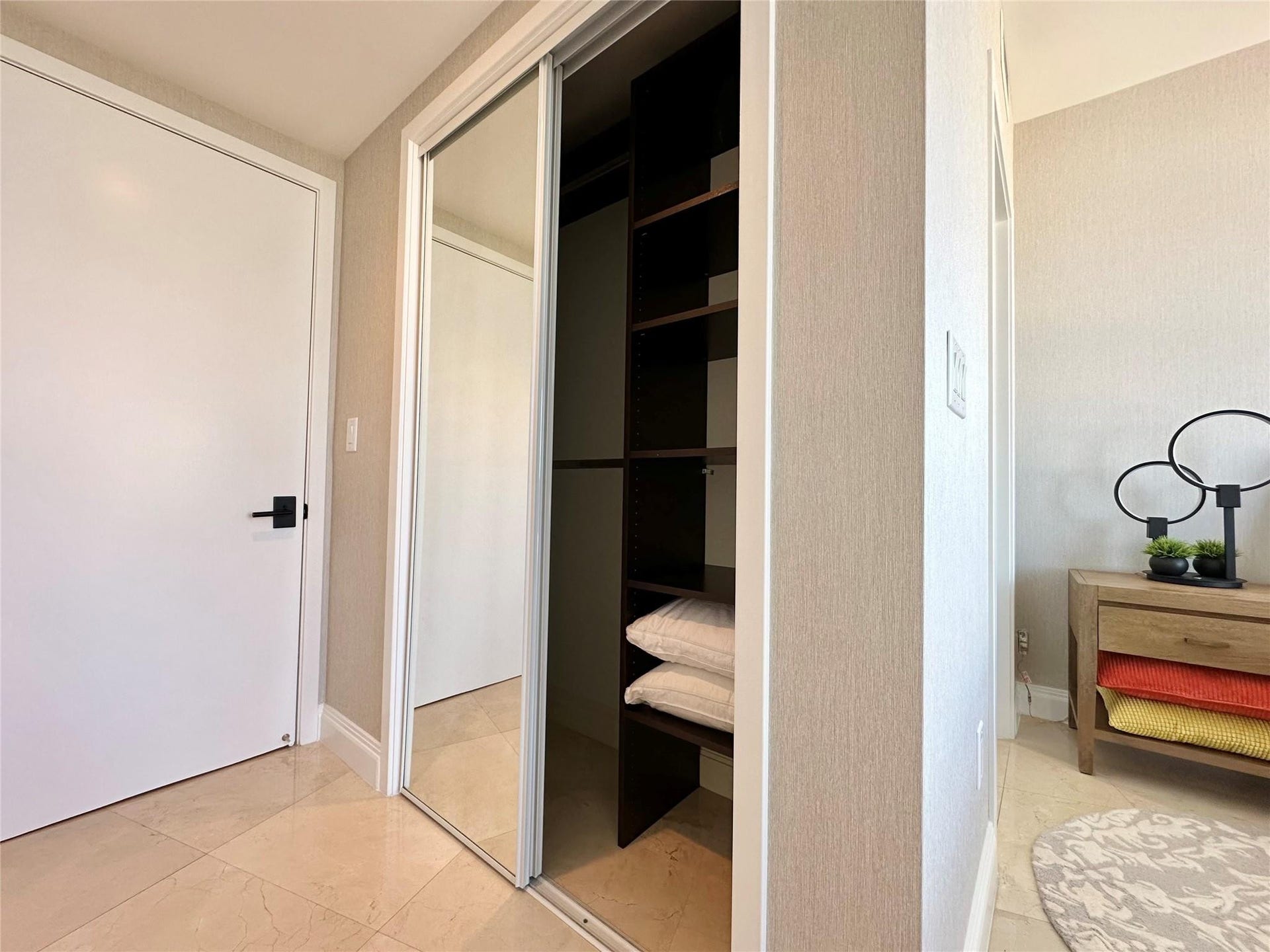 Closet in 2nd bed