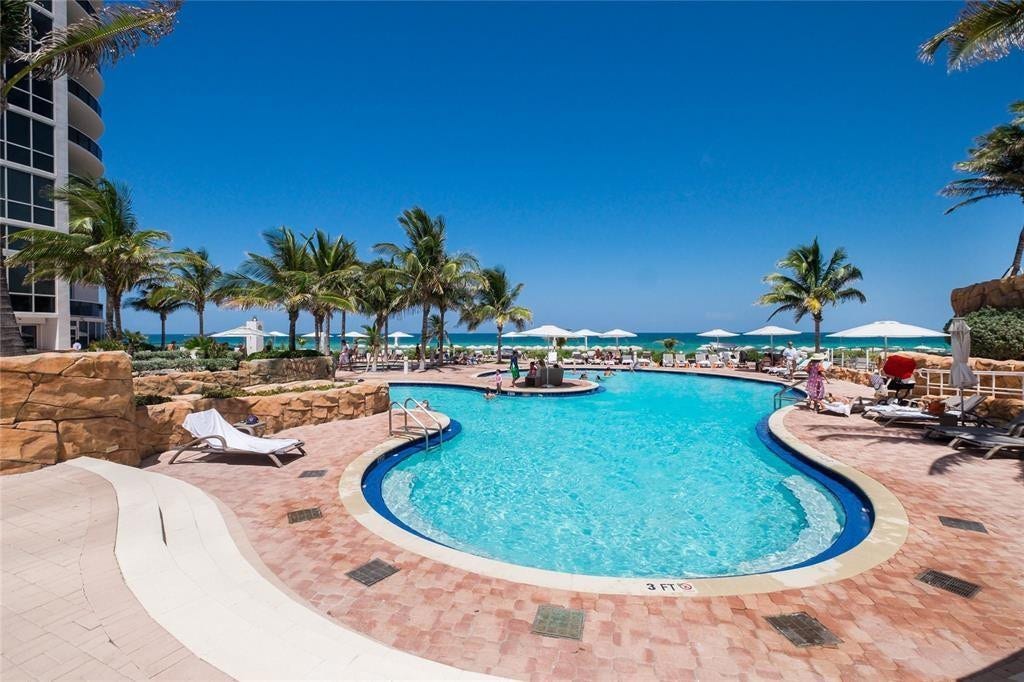 Lagoon pool