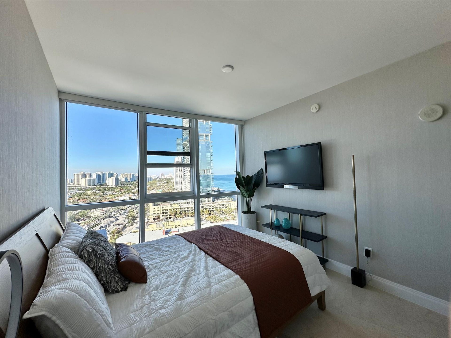 2nd bedroom with view to ocean