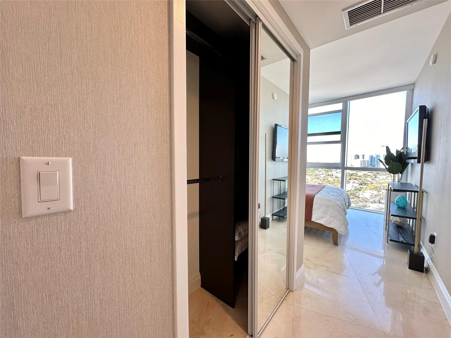 closet in 2nd bed