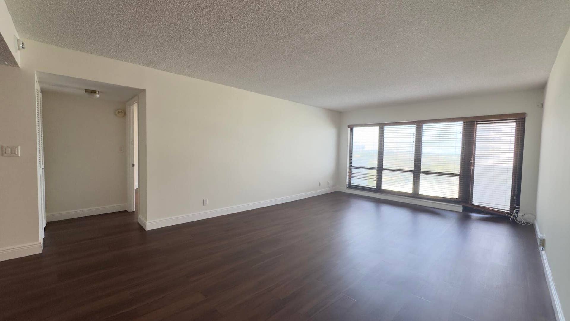 5100 N Ocean Boulevard, #804, Lauderdale By The Sea, FL 33308 Dining/Living Area