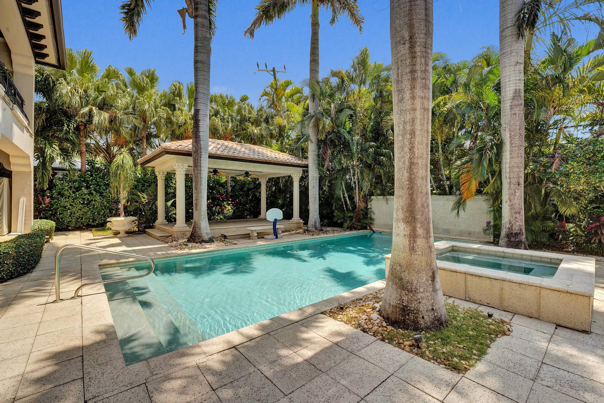 1212 E Lake Drive, Fort Lauderdale, FL 33316 DSC07860