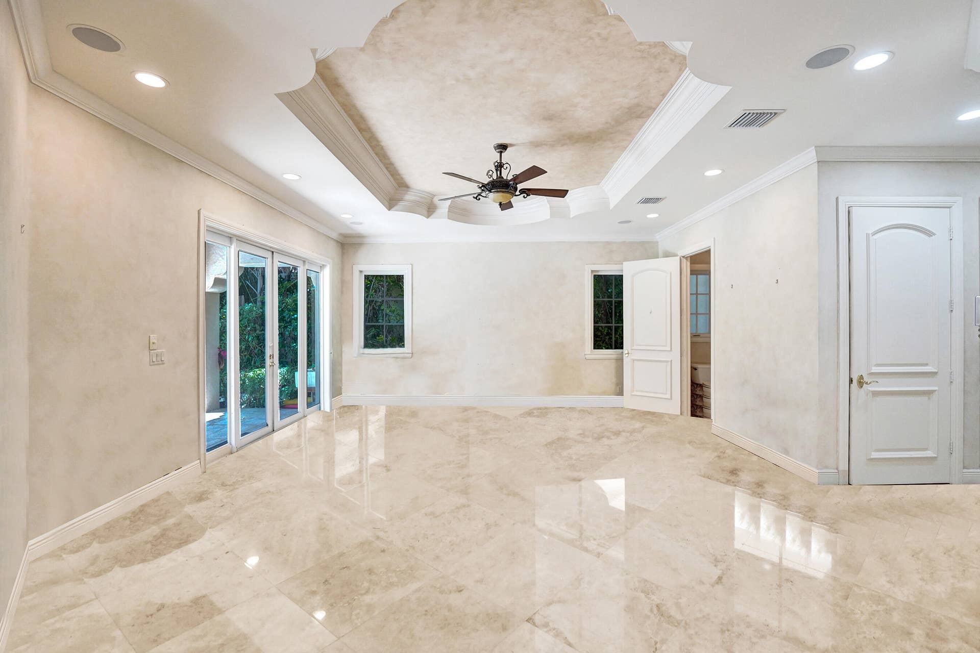 1212 E Lake Drive, Fort Lauderdale, FL 33316 DSC07596
