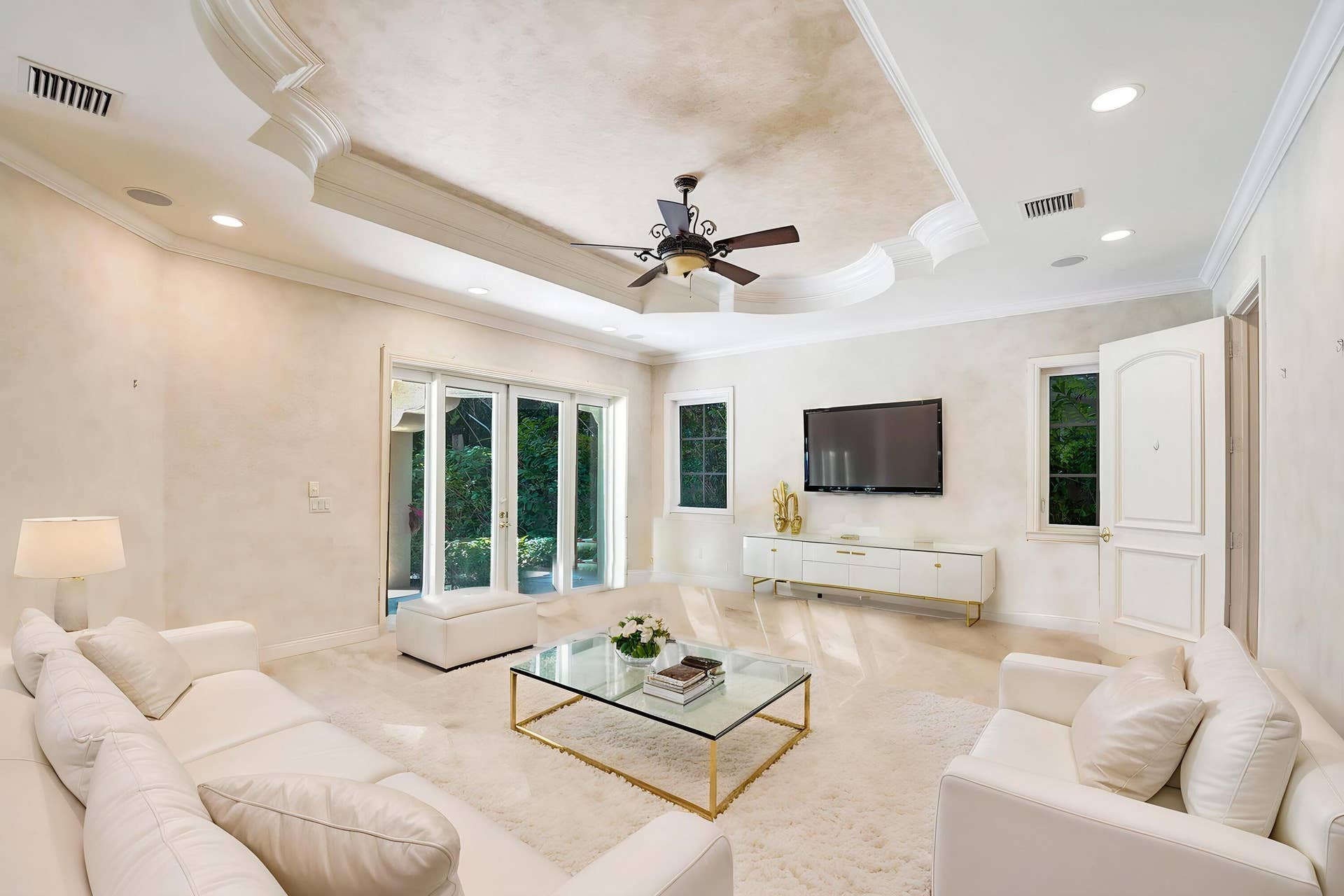 1212 E Lake Drive, Fort Lauderdale, FL 33316 Virtually Staged