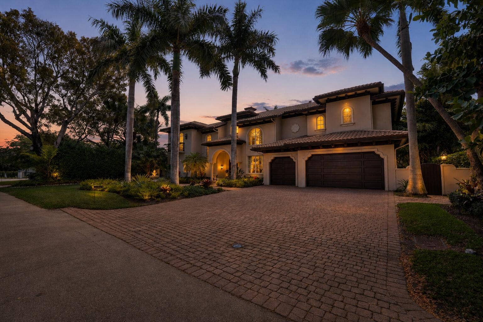 1212 E Lake Drive, Fort Lauderdale, FL 33316 Front Facing