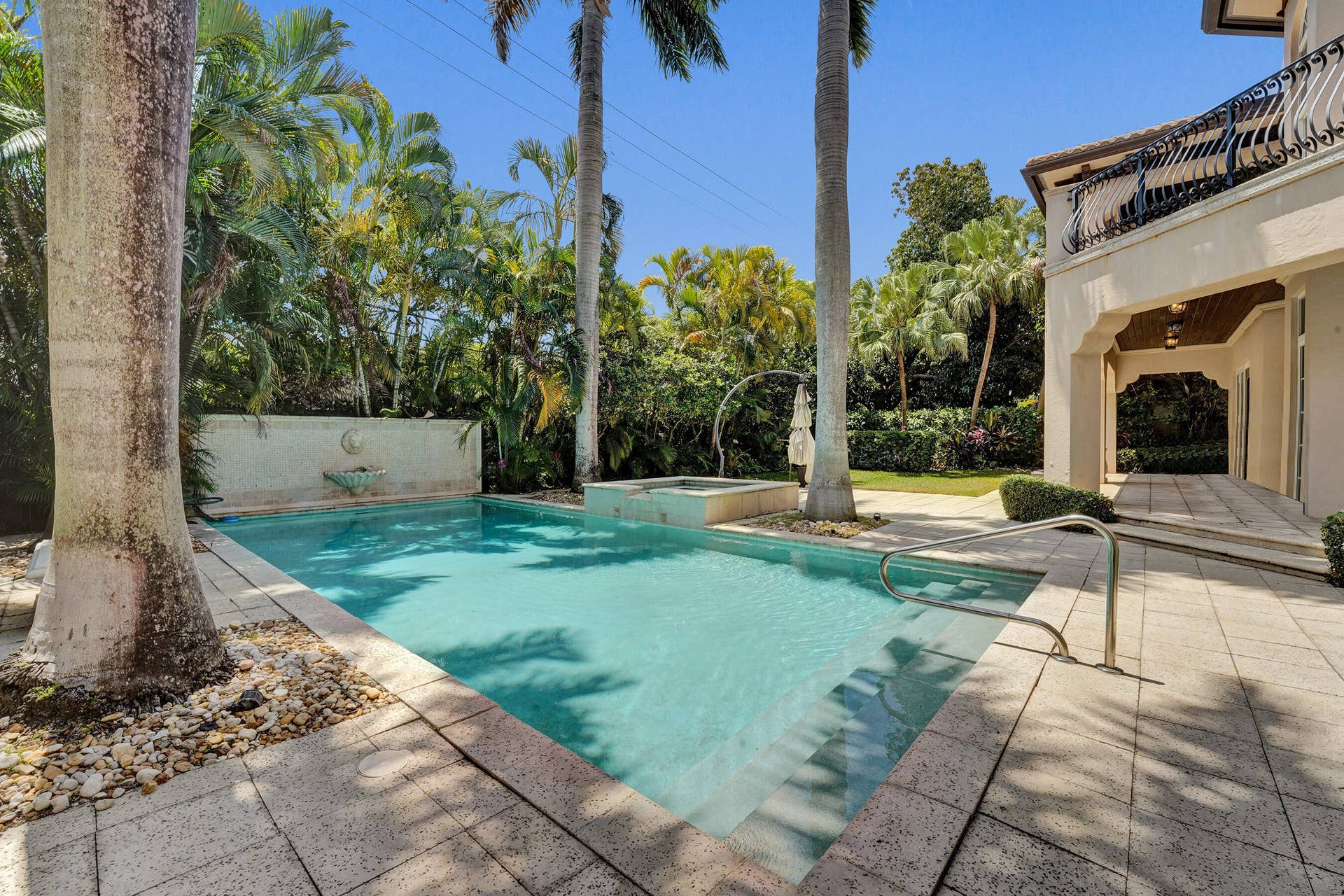 1212 E Lake Drive, Fort Lauderdale, FL 33316 DSC07854