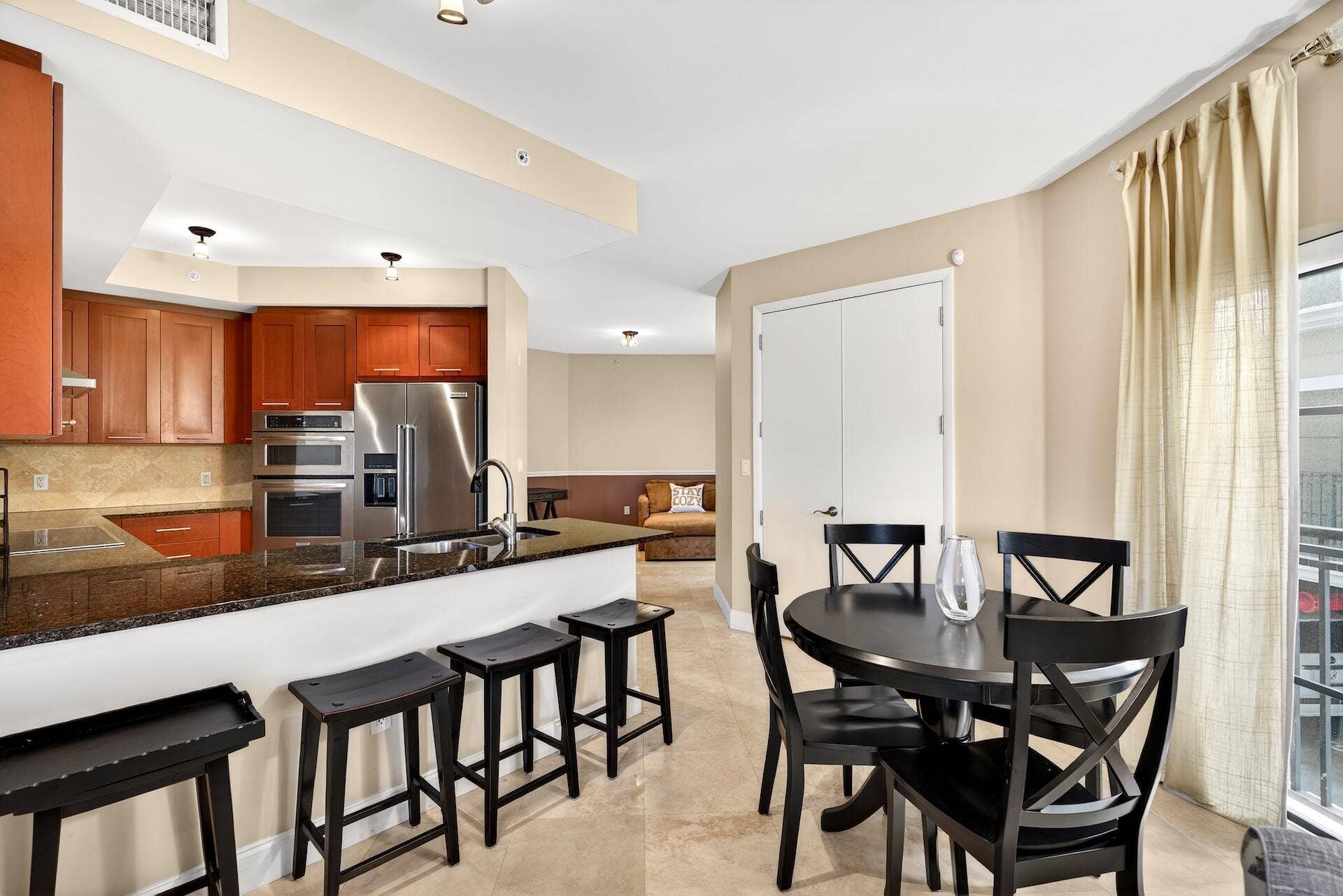 Fountains 328 DINING AREA
