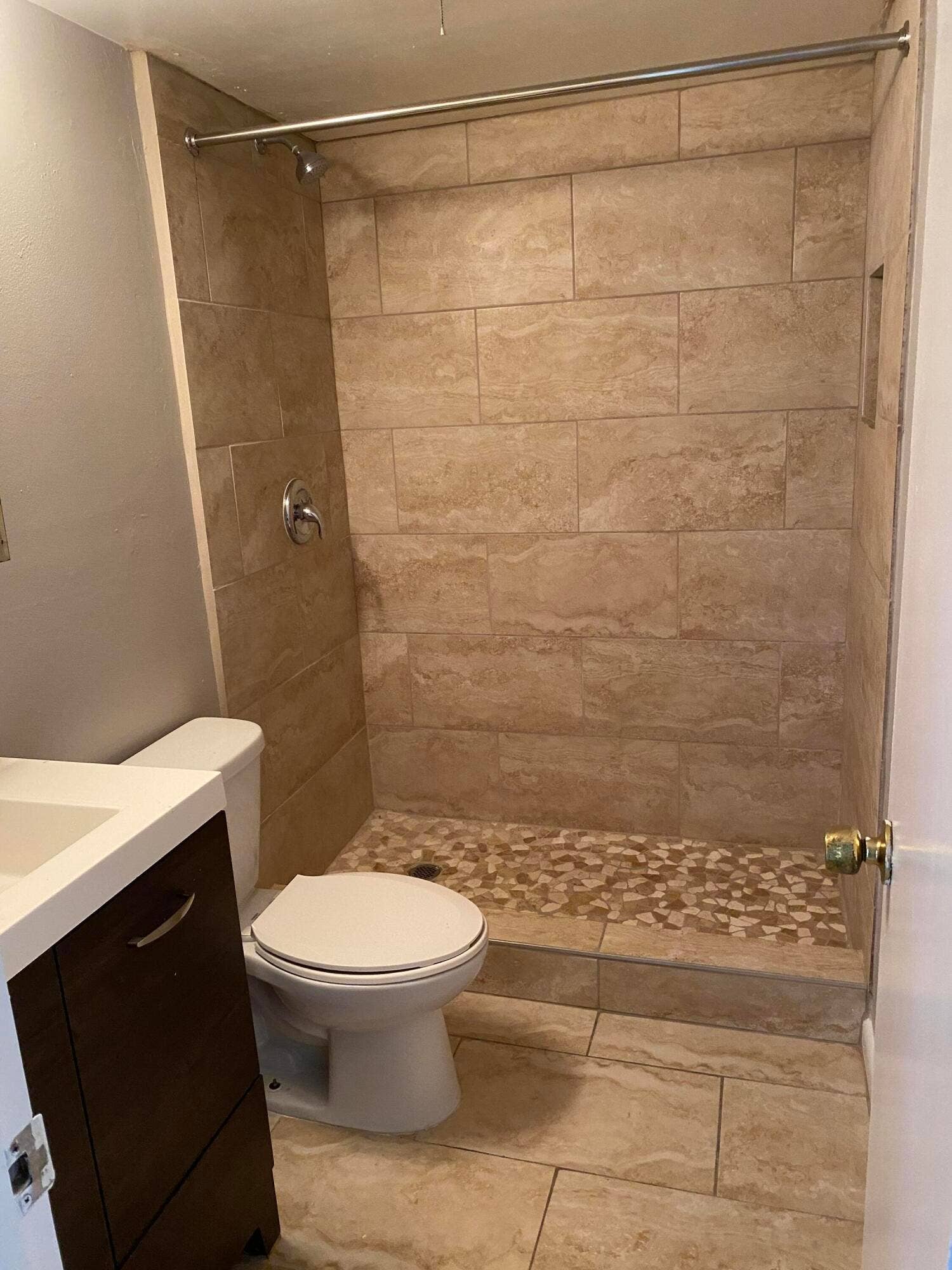410 Wilma Circle, Riviera Beach, FL 33404 Wilma guest bath