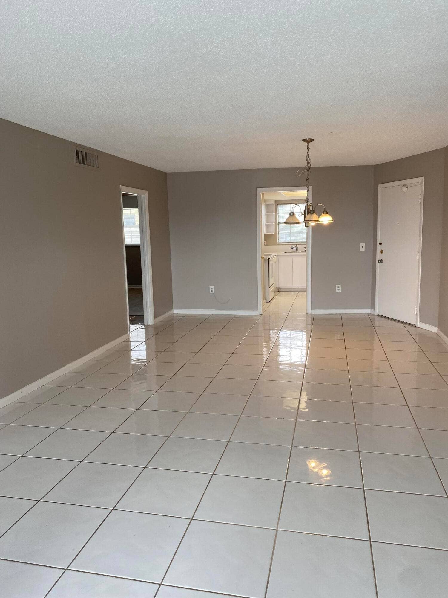 410 Wilma Circle, Riviera Beach, FL 33404 Wilma great room