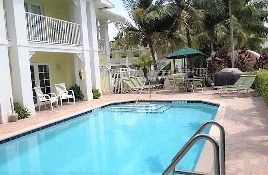 2660 NE 8th Avenue, #302, Wilton Manors, FL 33334 Lovely community pool