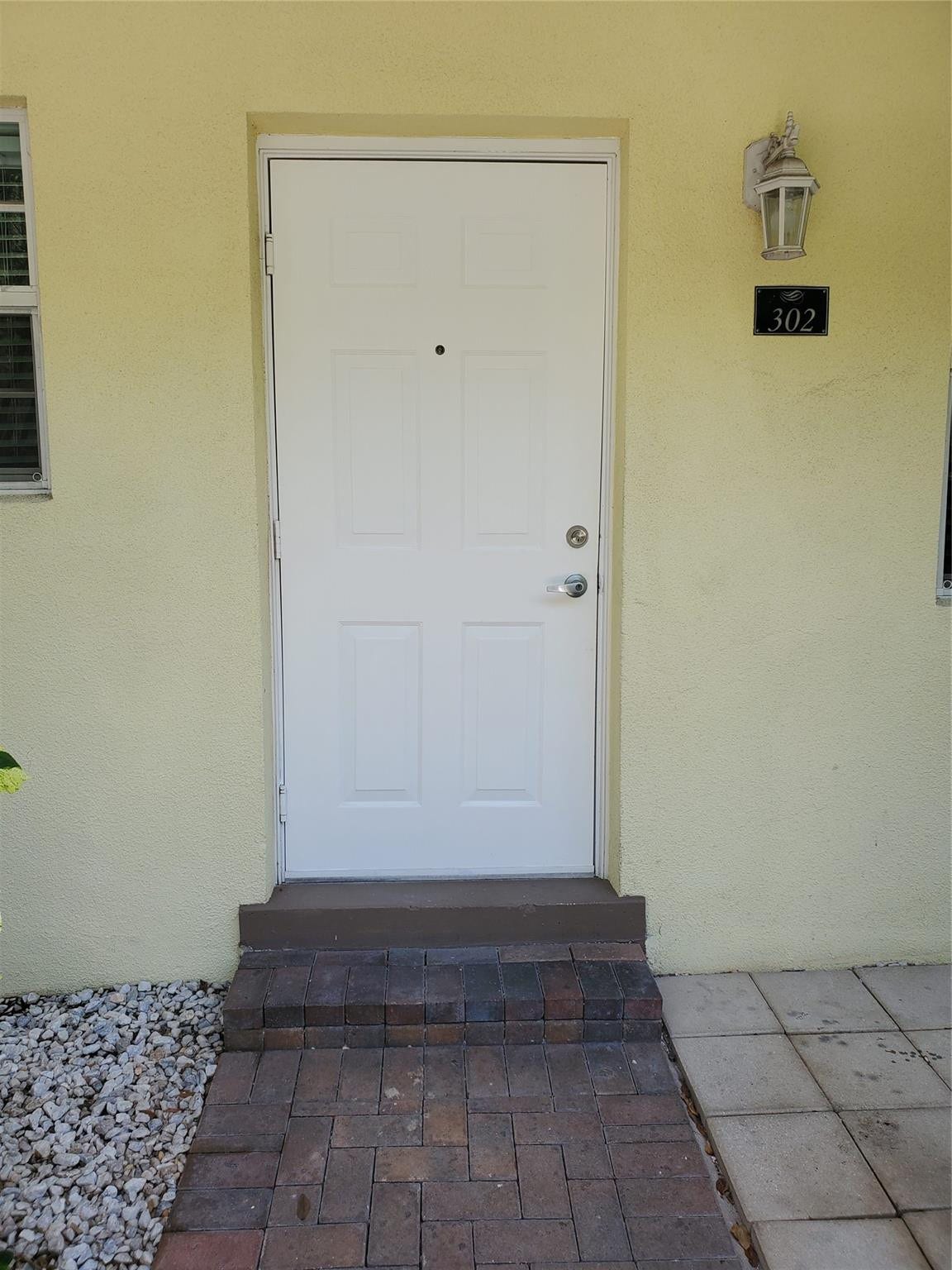 2660 NE 8th Avenue, #302, Wilton Manors, FL 33334 Private entrance from your front patio