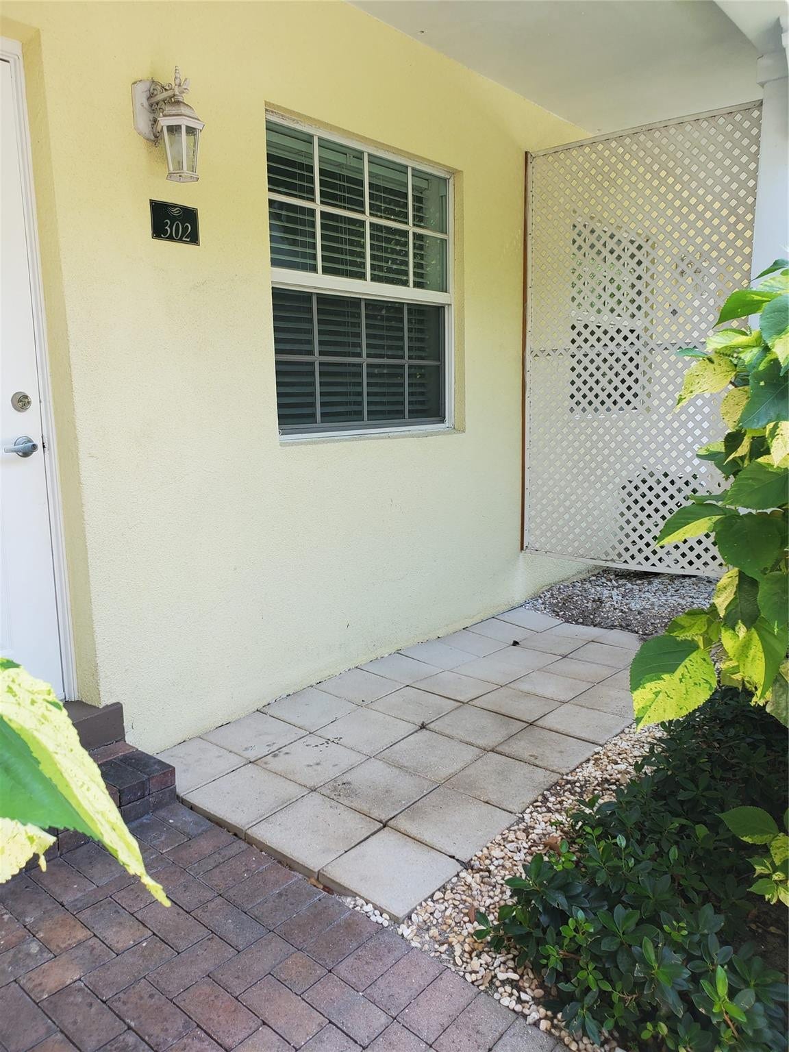 2660 NE 8th Avenue, #302, Wilton Manors, FL 33334 Your own front Patio
