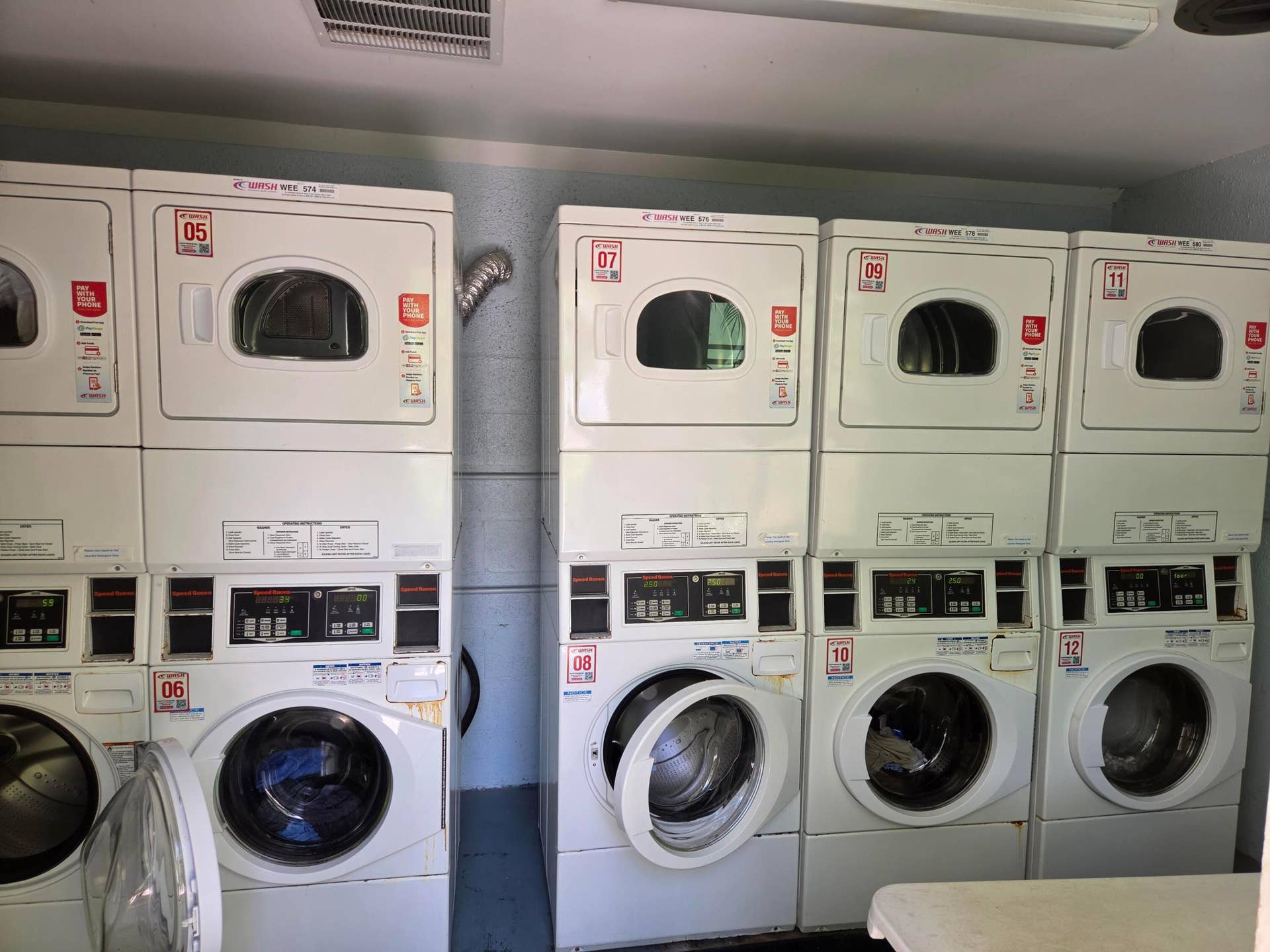 2660 NE 8th Avenue, #302, Wilton Manors, FL 33334 Community laundry room