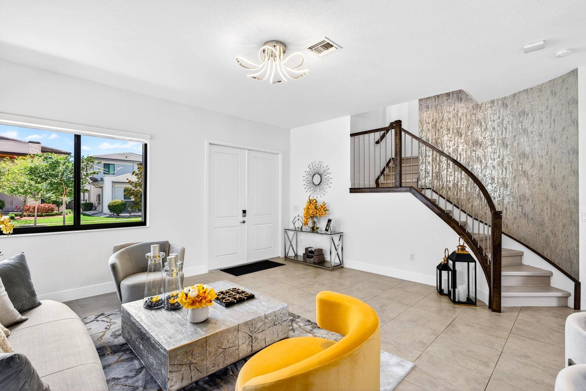 FORMAL LIVING AREA