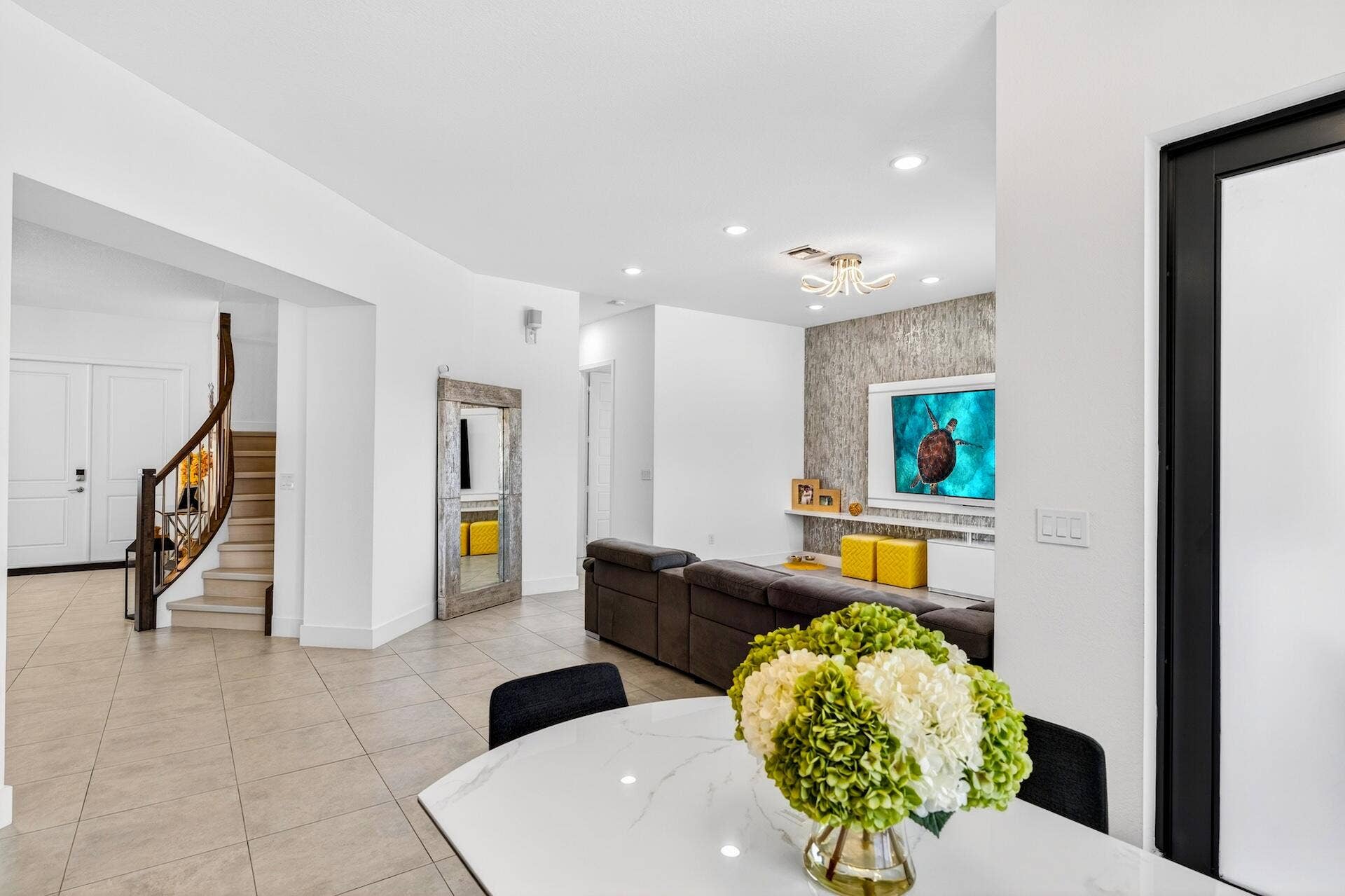KITCHEN BREAKFAST AREA