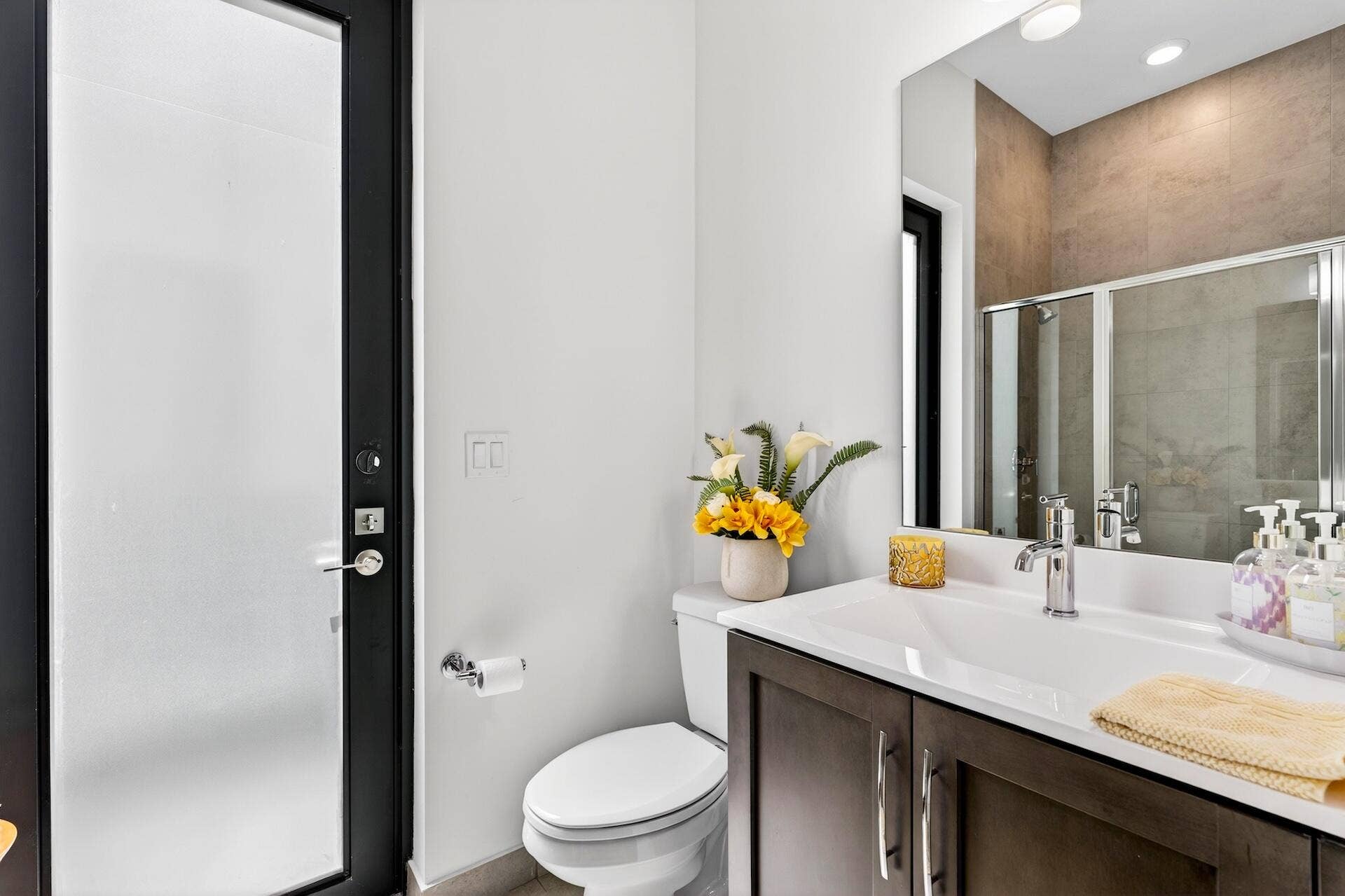 1st FLOOR CABANA BATHROOM