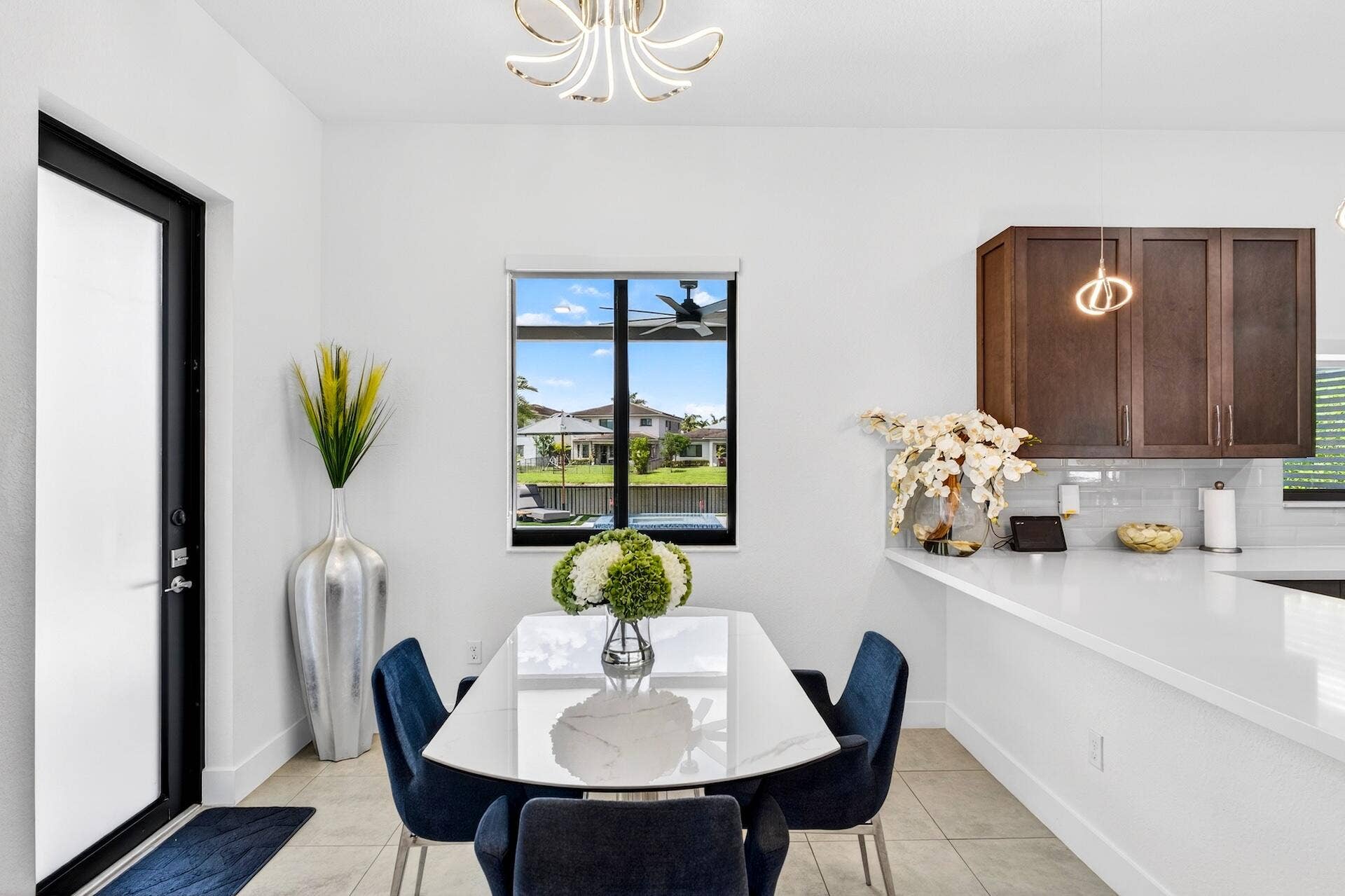 KITCHEN BREAKFAST TABLE