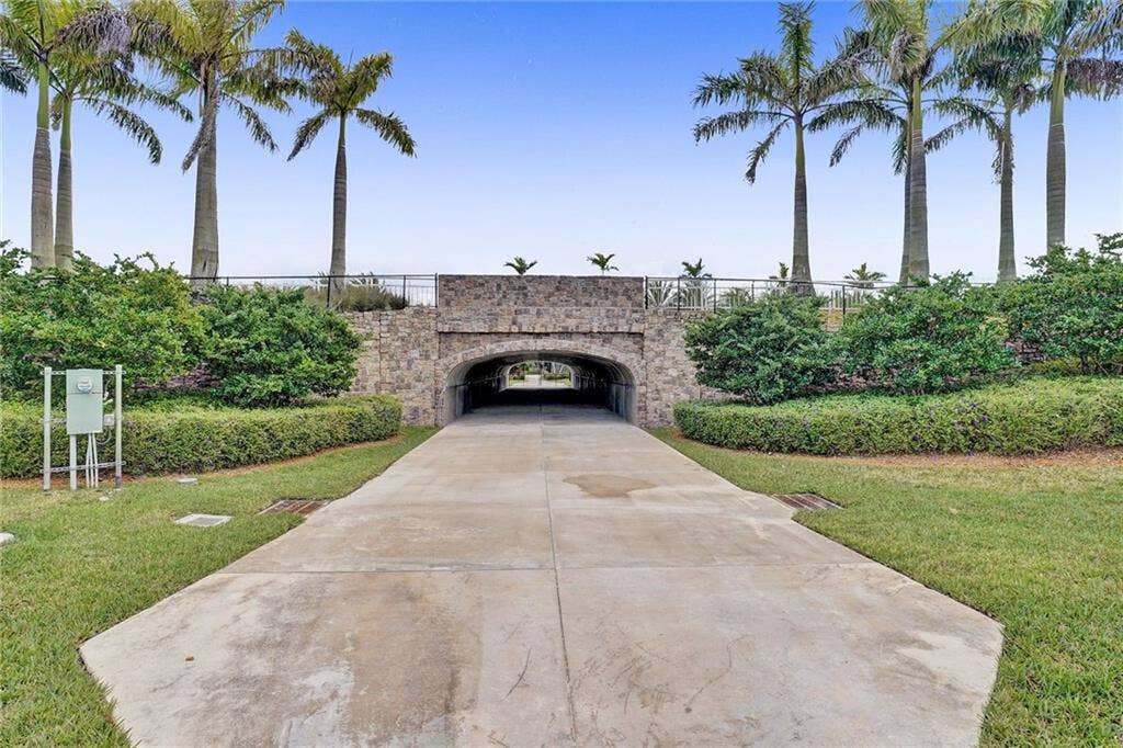 Tunnel Clubhouse connection