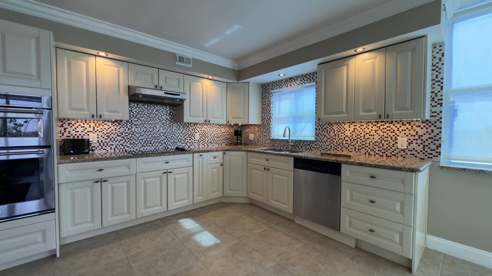 5200 N Ocean Boulevard, #511a, Lauderdale By The Sea, FL 33308 Kitchen