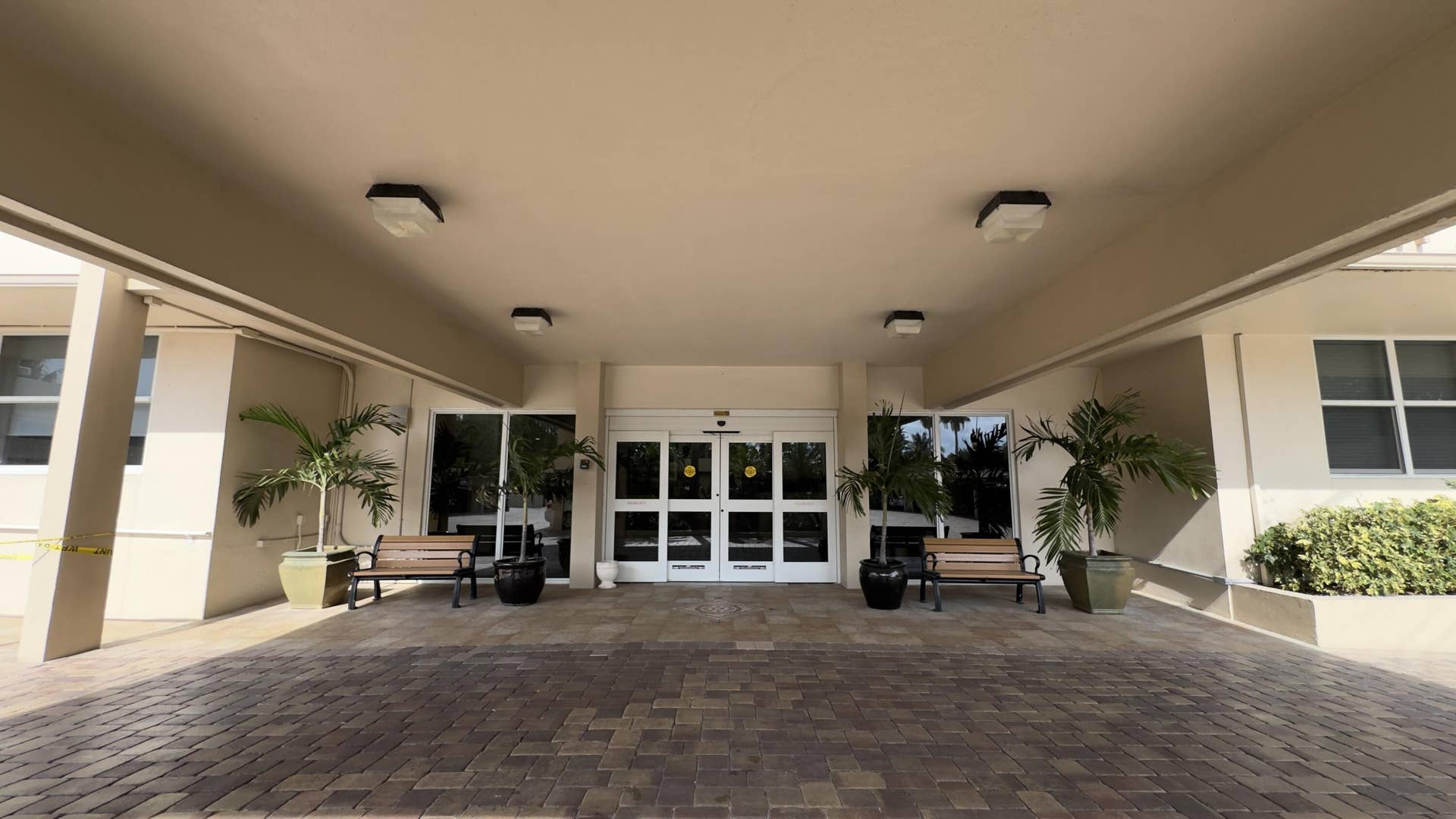 5200 N Ocean Boulevard, #511a, Lauderdale By The Sea, FL 33308 Building Entrance
