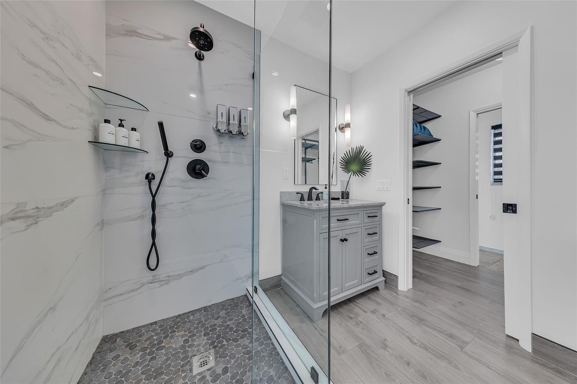 2nd Primary's ensuite bathroom with exit to pool
