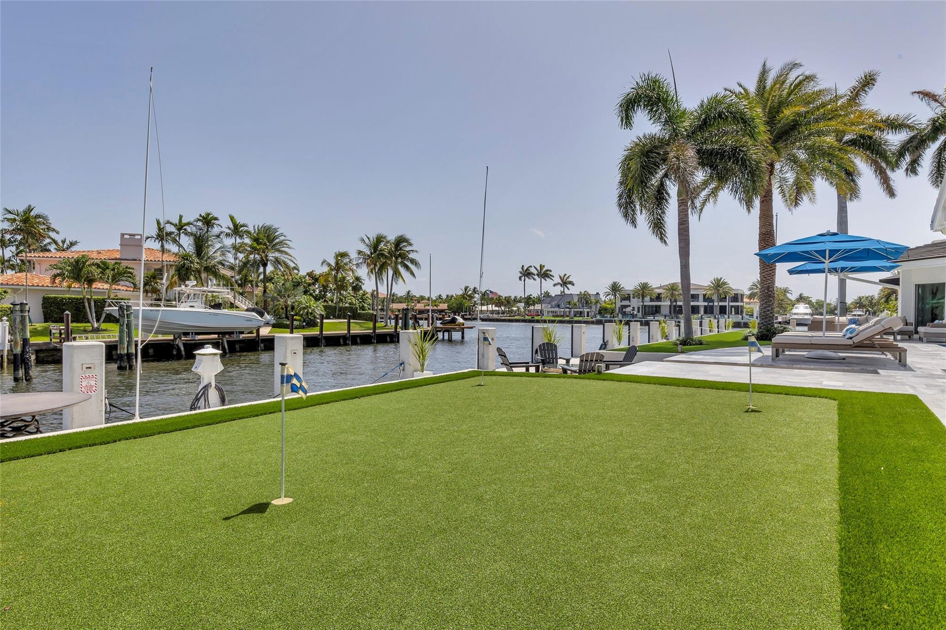 Putting Green overlooking intercostal