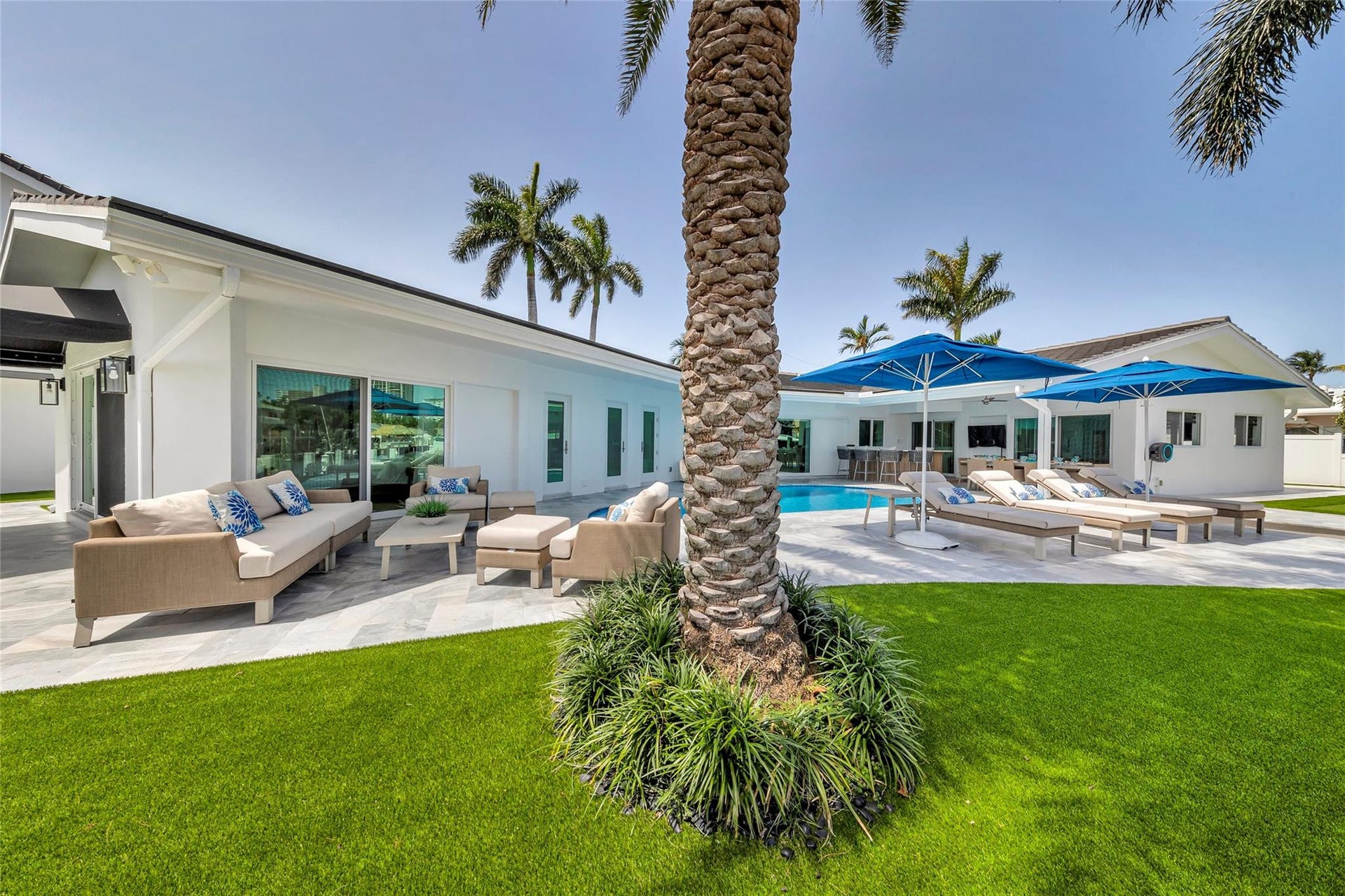 Yard and lounge area overlooking the canal