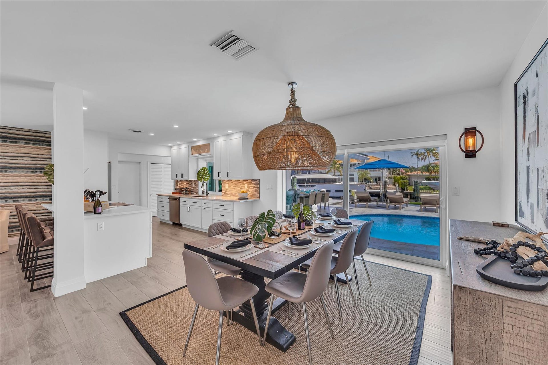 Dining area for 8