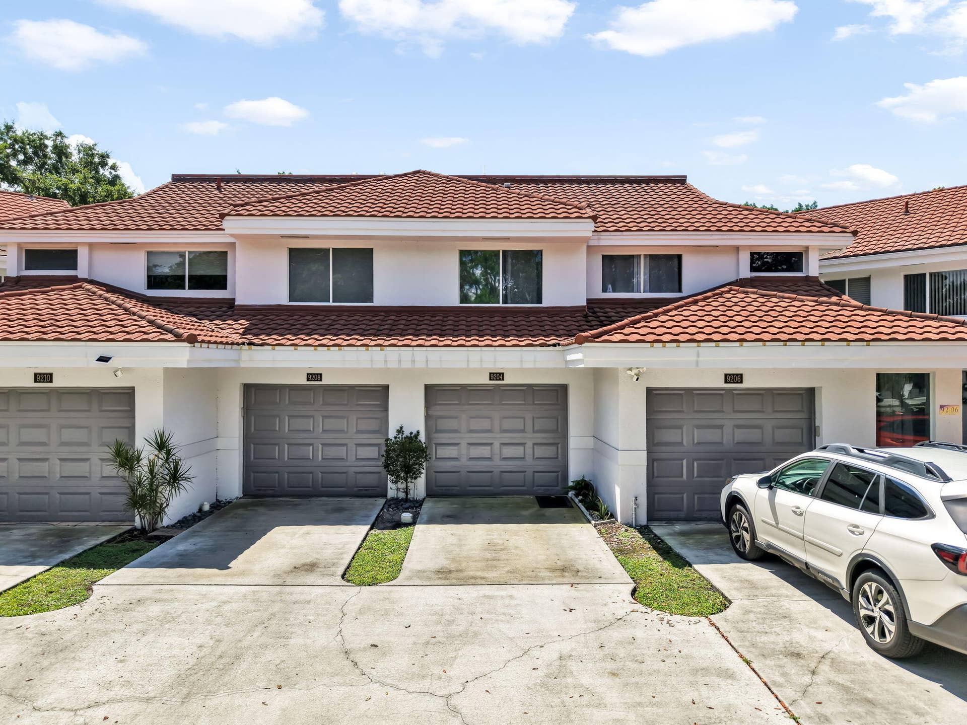 9204 NW 9th Court, Plantation, FL 33324 36-web-or-mls-DJI_20260514111452_0142_D