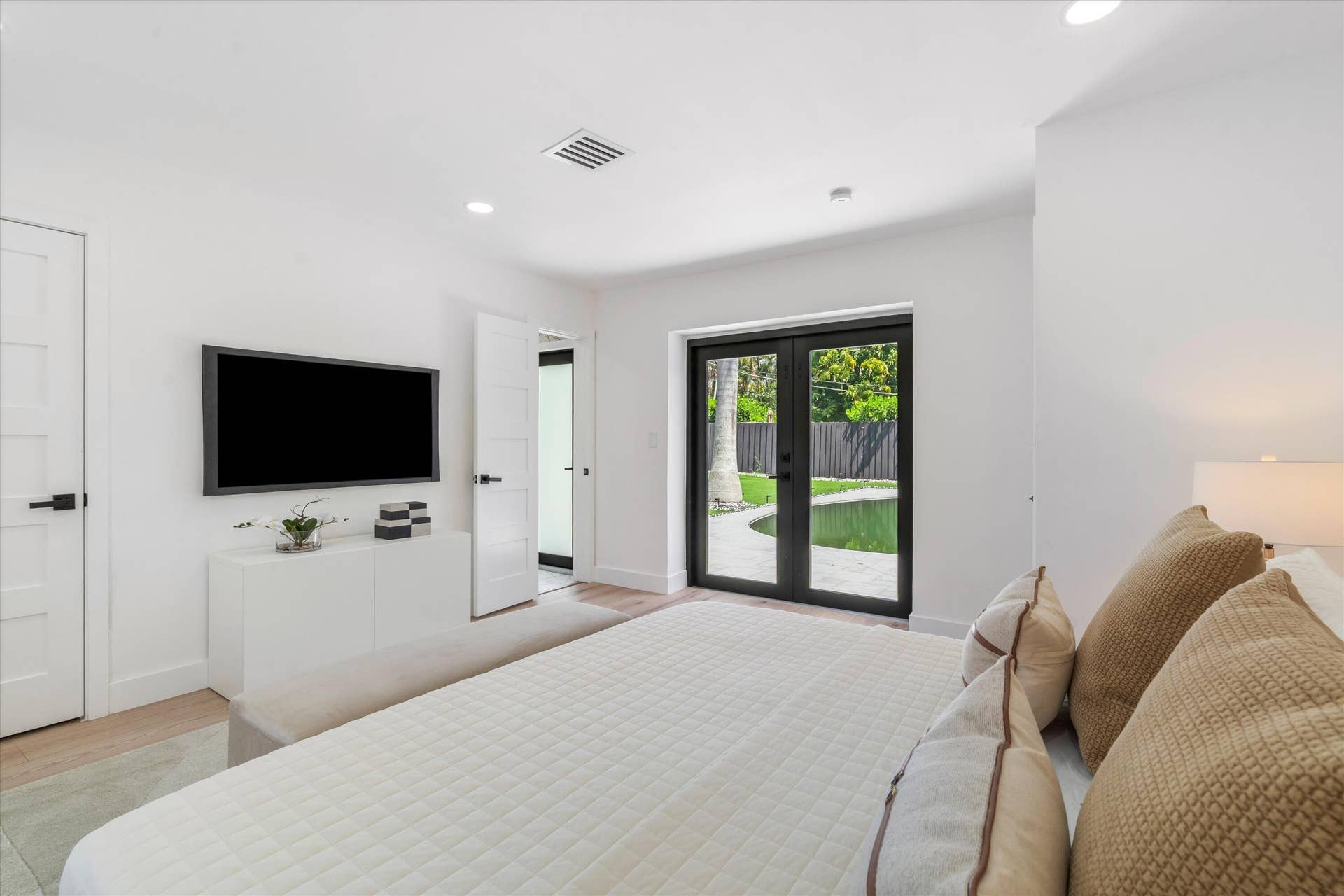 4721 Bayview Drive, Fort Lauderdale, FL 33308 19-4721 Bayview Drive Ft. Lauderdale, FL