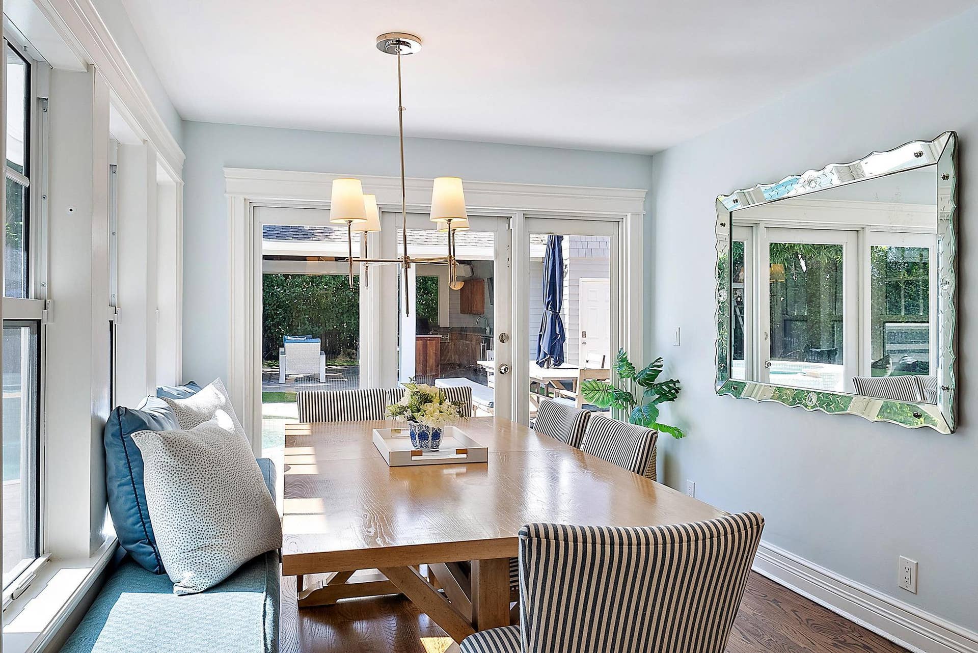 3109 Washington Road, West Palm Beach, FL 33405 Breakfast Area