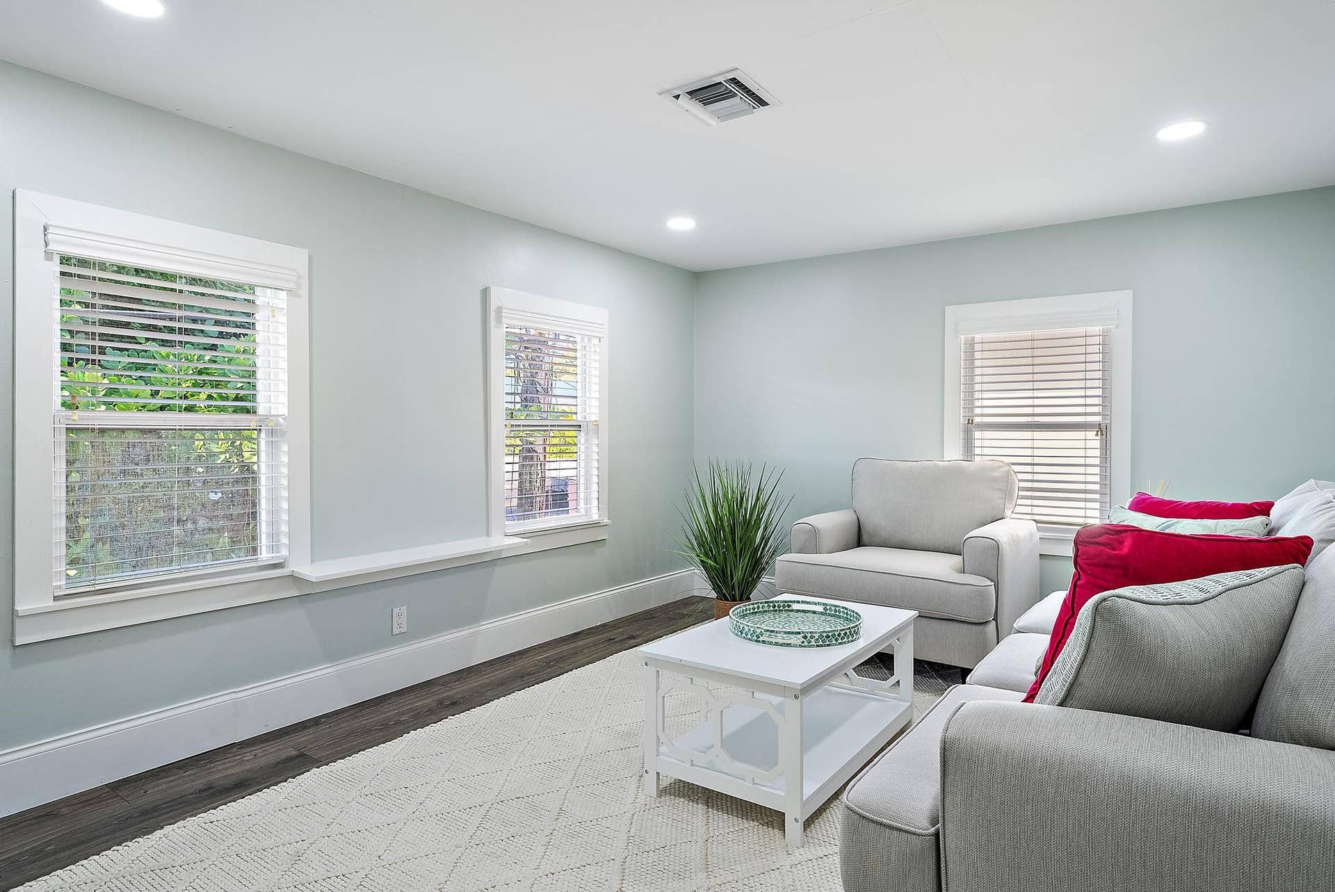 3109 Washington Road, West Palm Beach, FL 33405 Apt Living Room
