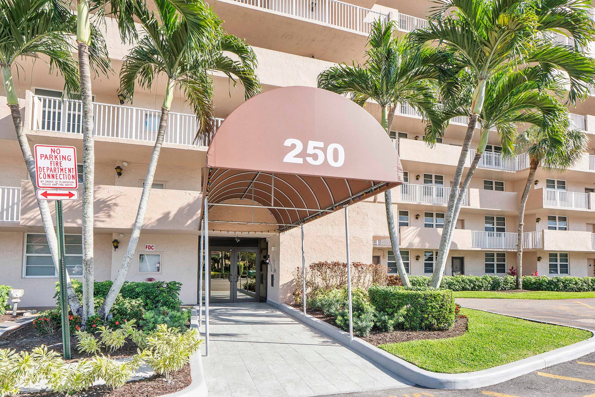 250 Jacaranda Dr u308_026