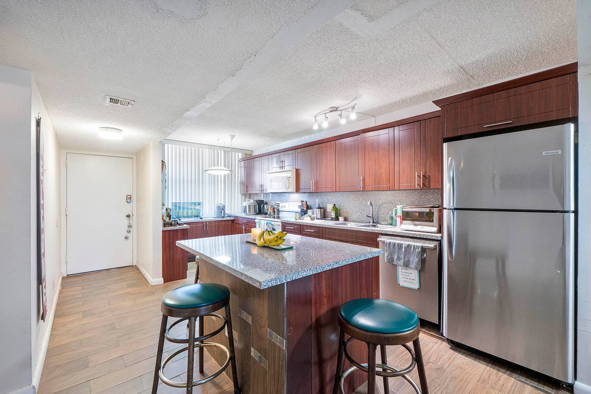 250 Jacaranda Dr u308_013