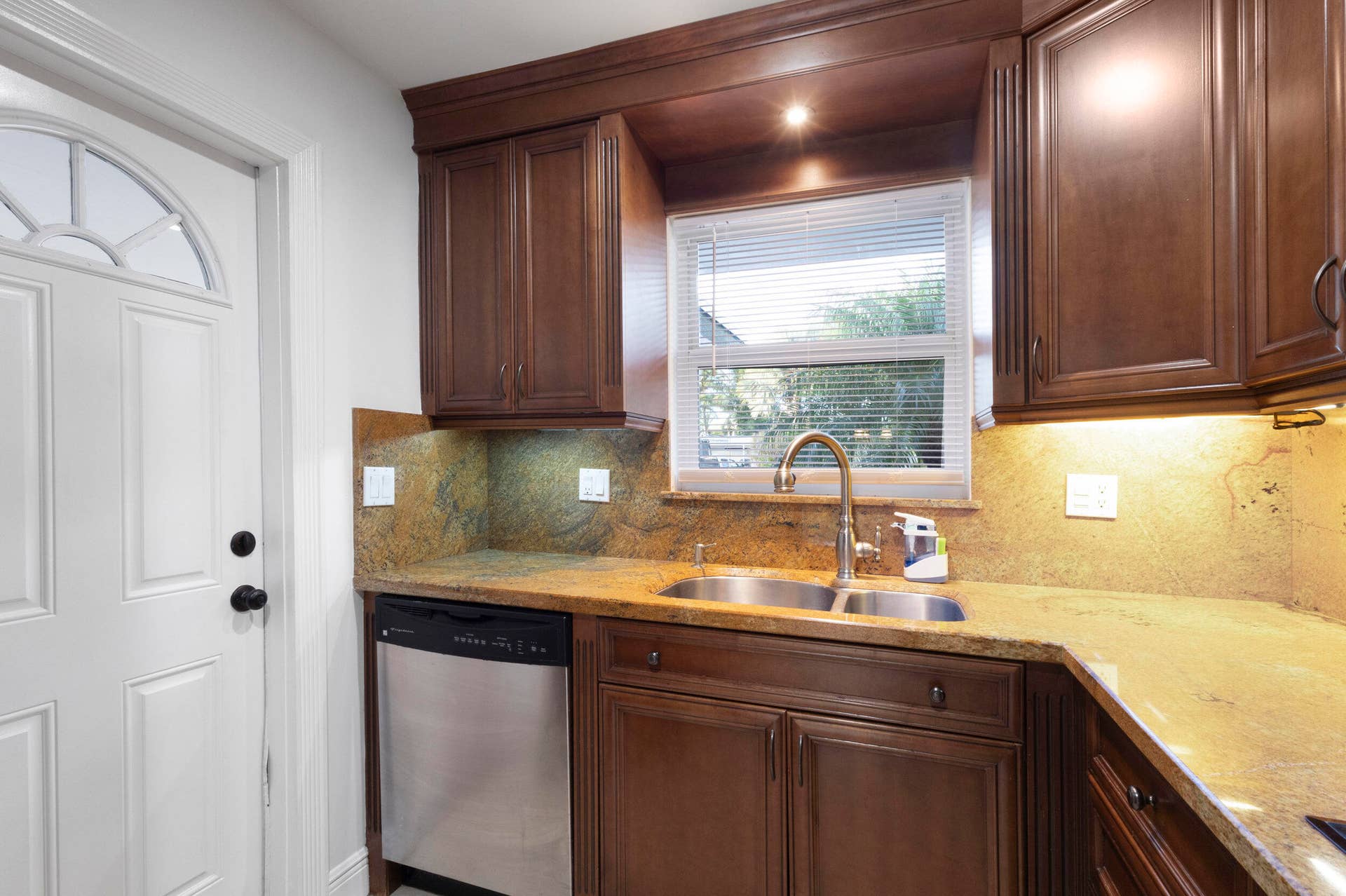 2940 NE 18th Street, Pompano Beach, FL 33062 6_img_0829