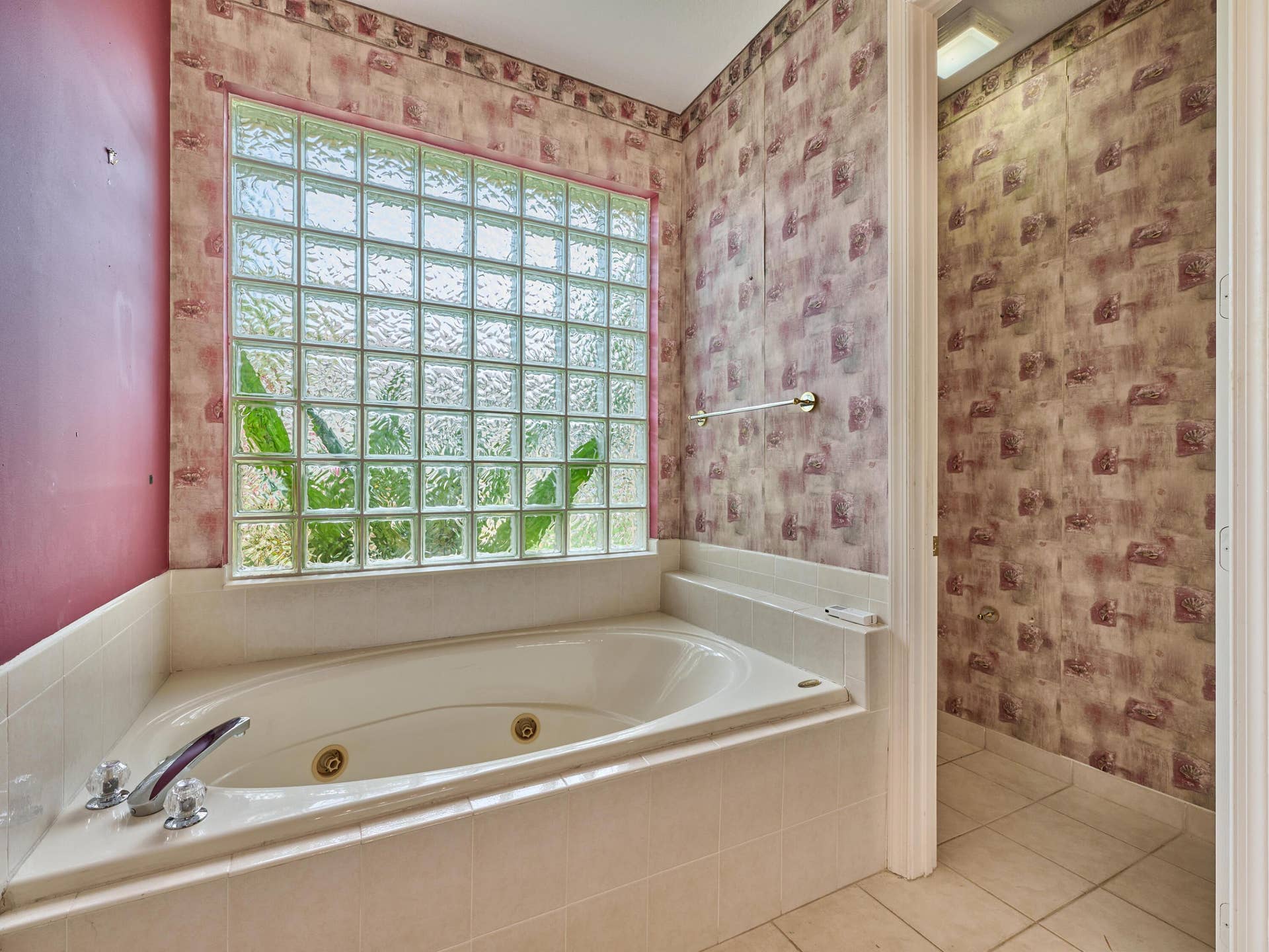2649 Clipper Circle, West Palm Beach, FL 33411 Primary Bath Jetted tub