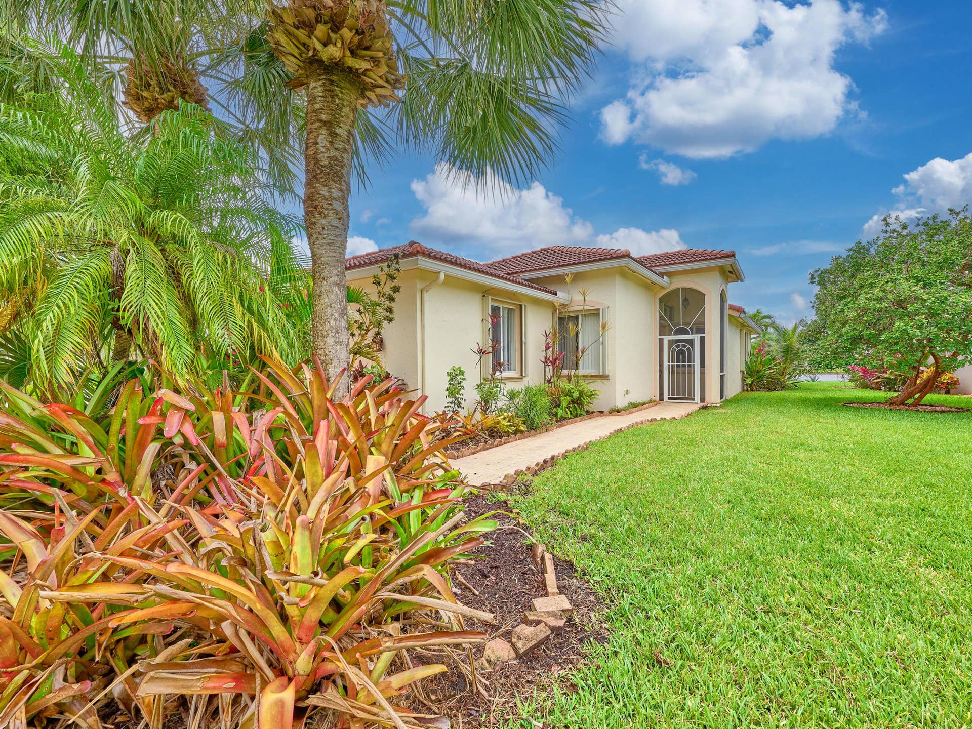 2649 Clipper Circle, West Palm Beach, FL 33411 Front