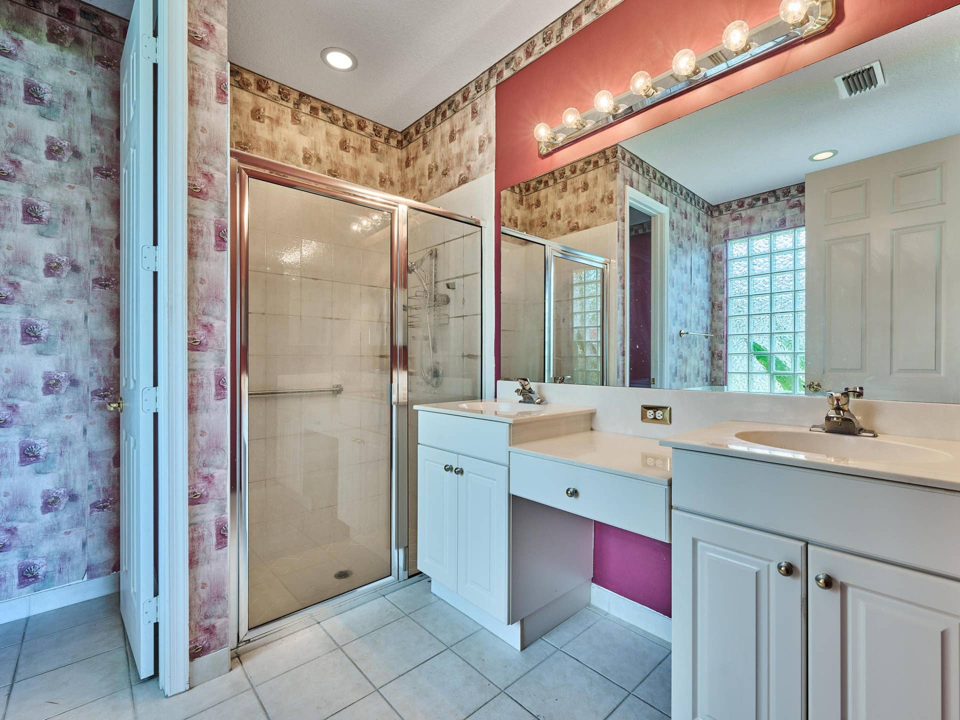 2649 Clipper Circle, West Palm Beach, FL 33411 Separate walk in shower