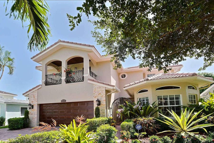 Property photo for 512 NE 12th Avenue, Fort Lauderdale, FL