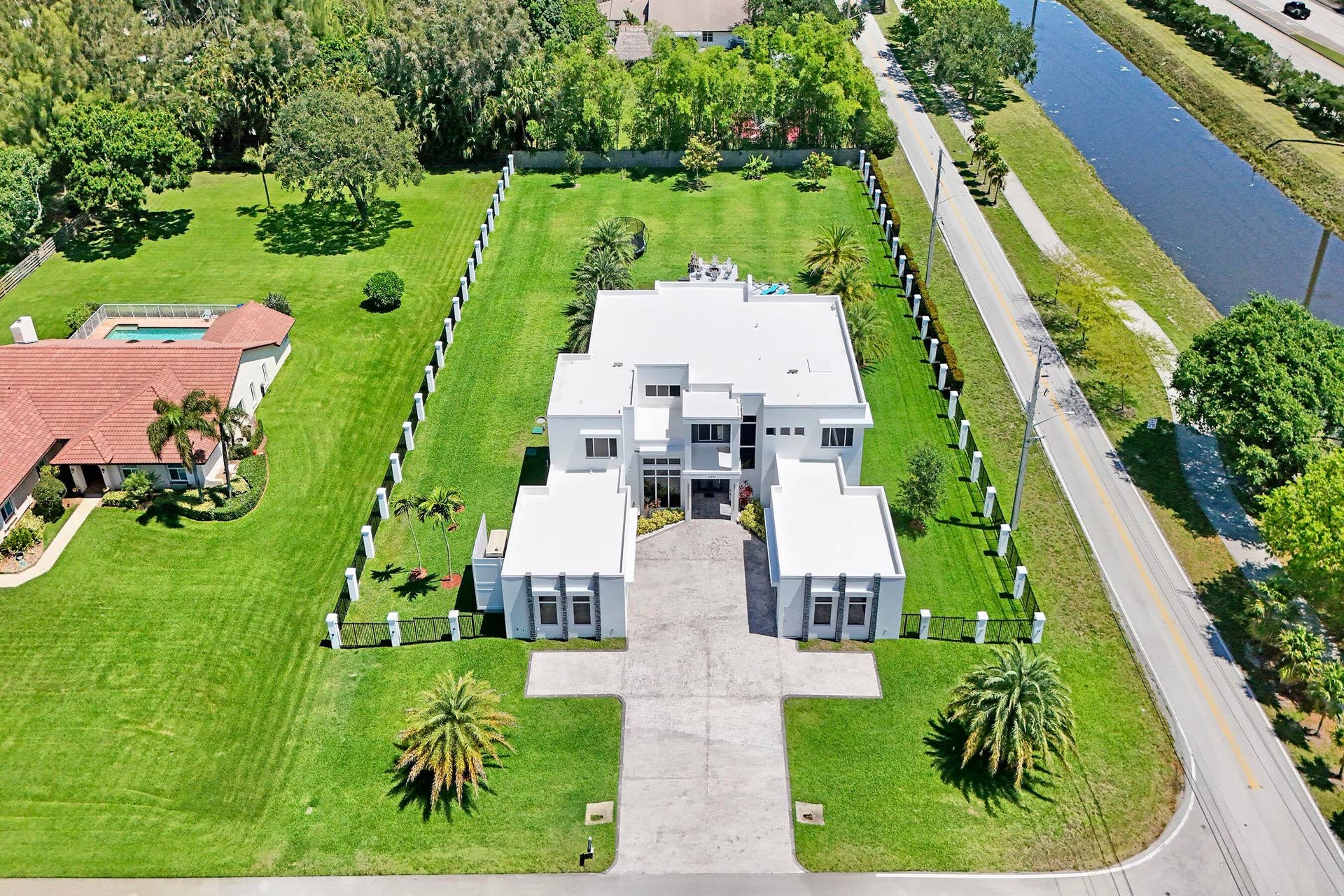 Aerial. Front