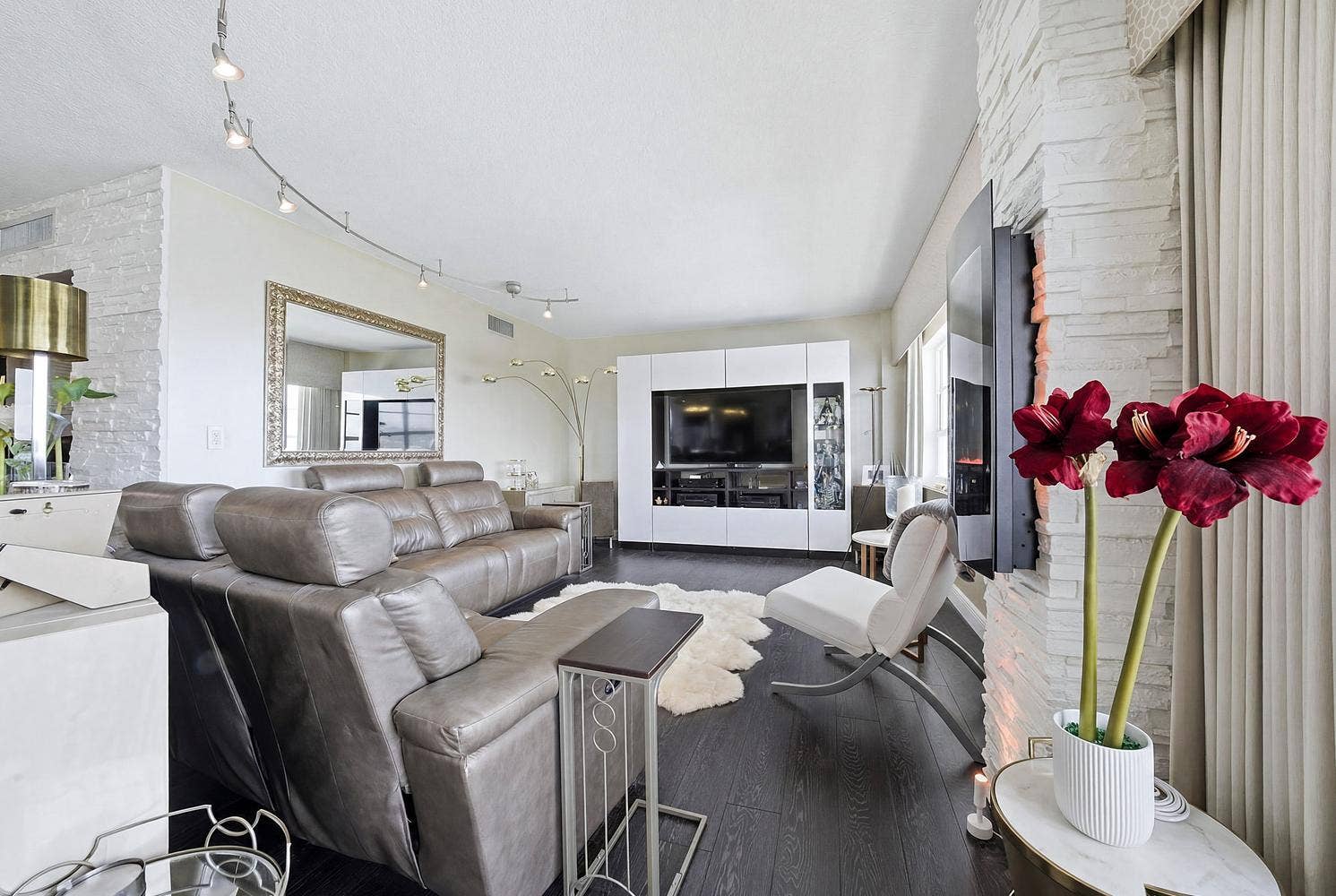 009-022-Living Room-1491x1000