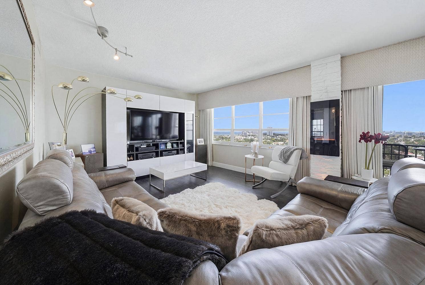 008-016-Living Room-1491x1000