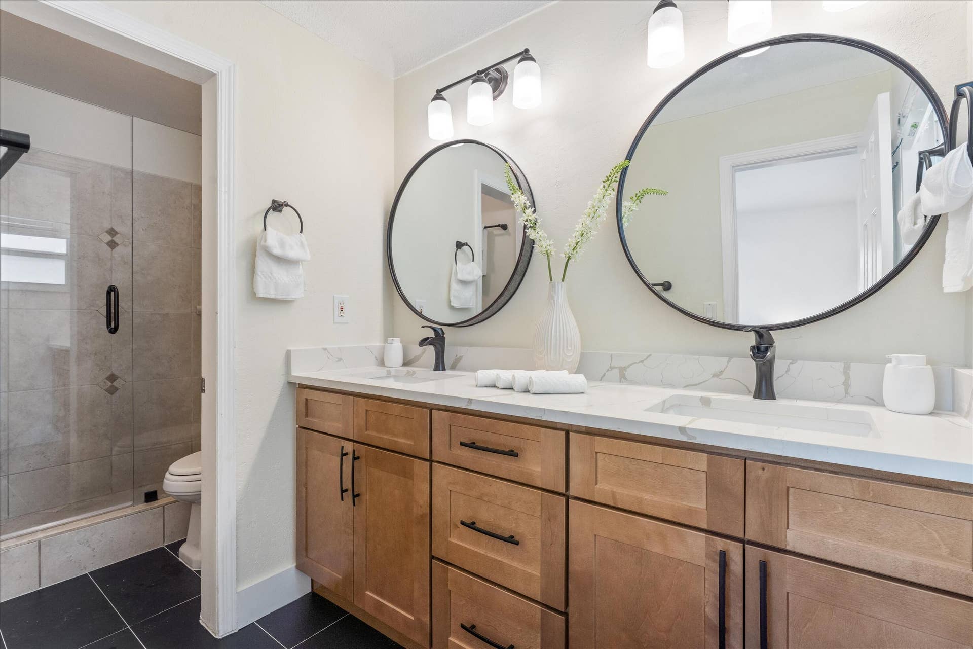 4461 NE 19th Avenue, Oakland Park, FL 33308 Bathroom