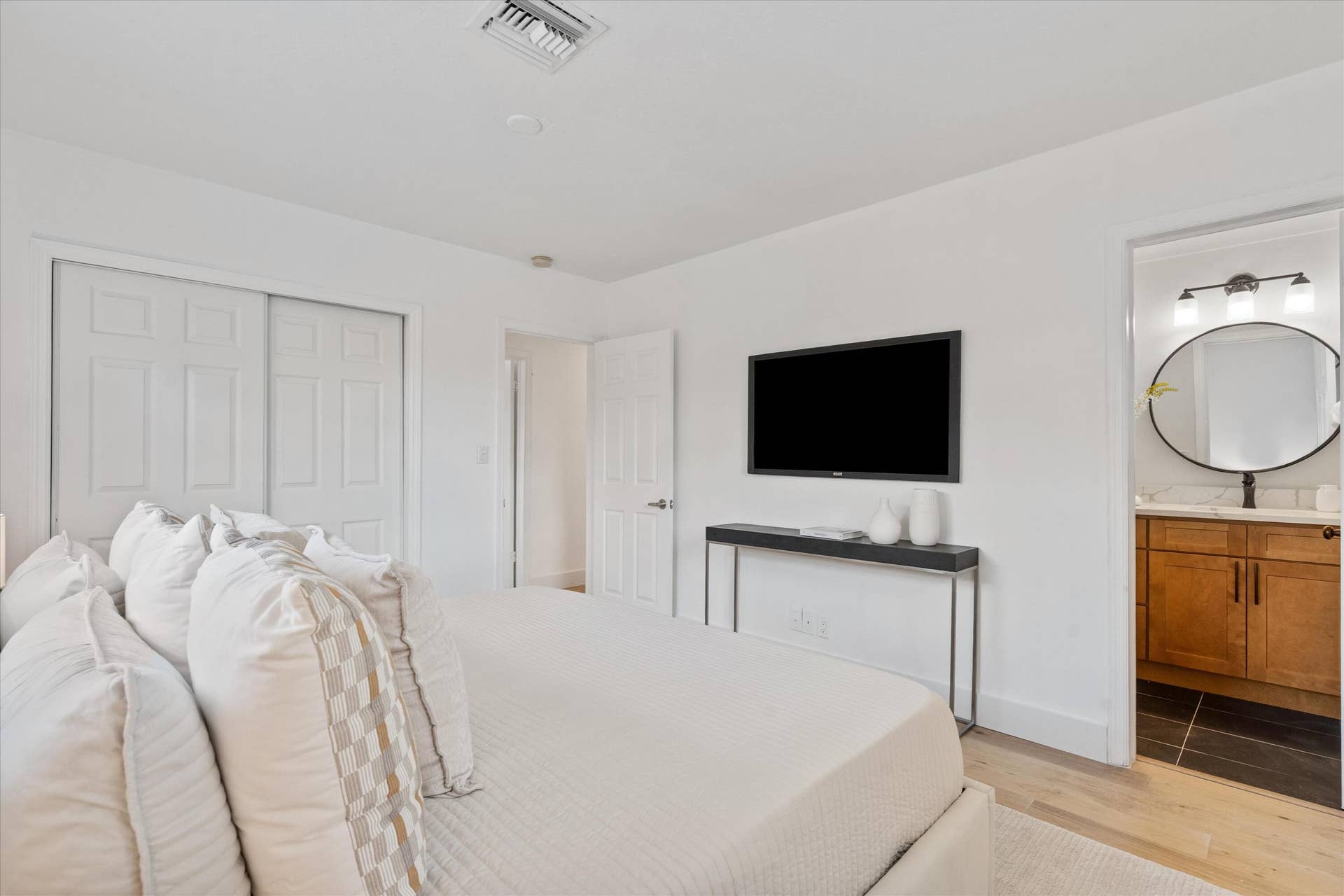 4461 NE 19th Avenue, Oakland Park, FL 33308 Bedroom