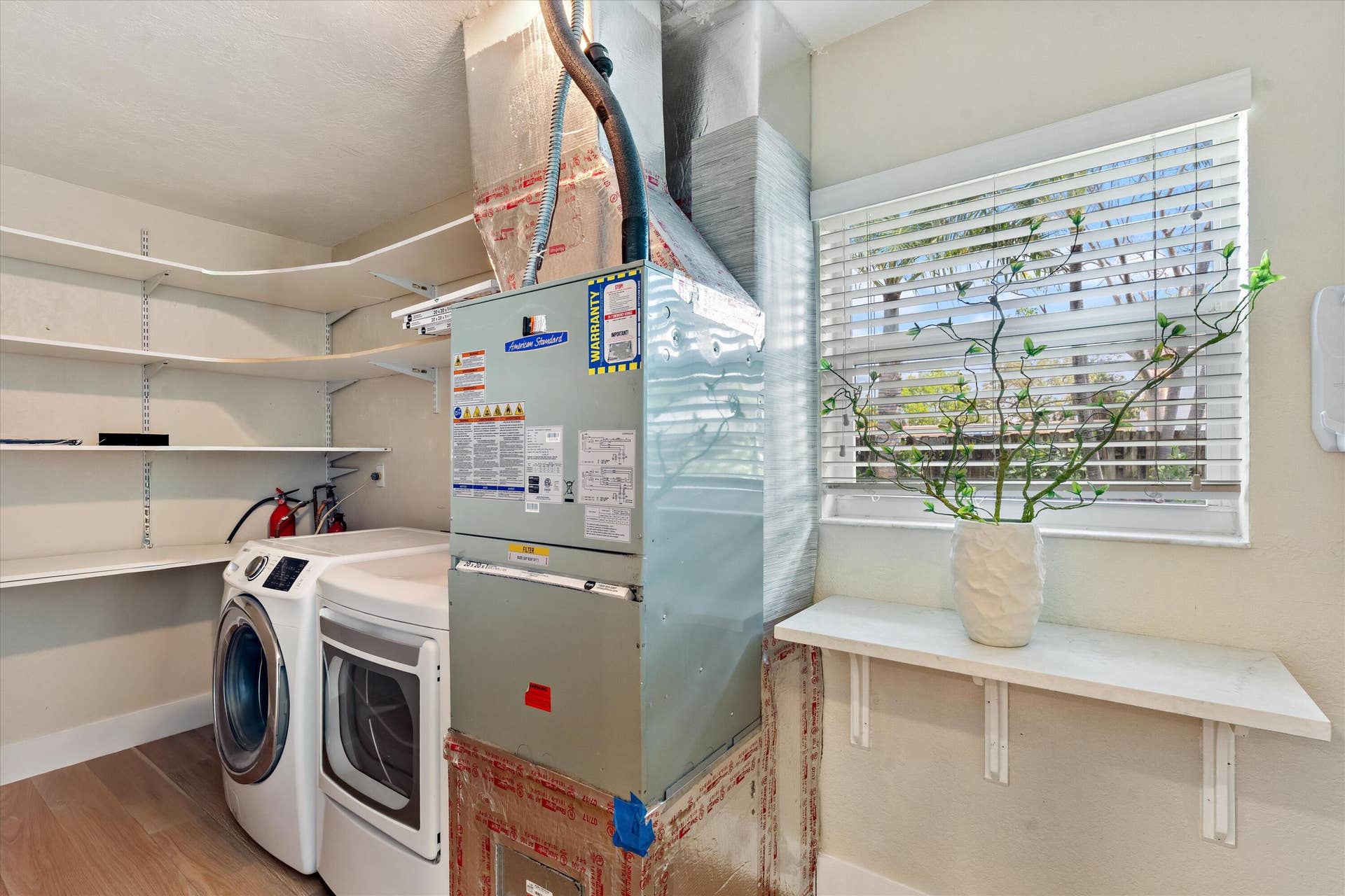 4461 NE 19th Avenue, Oakland Park, FL 33308 Laundry