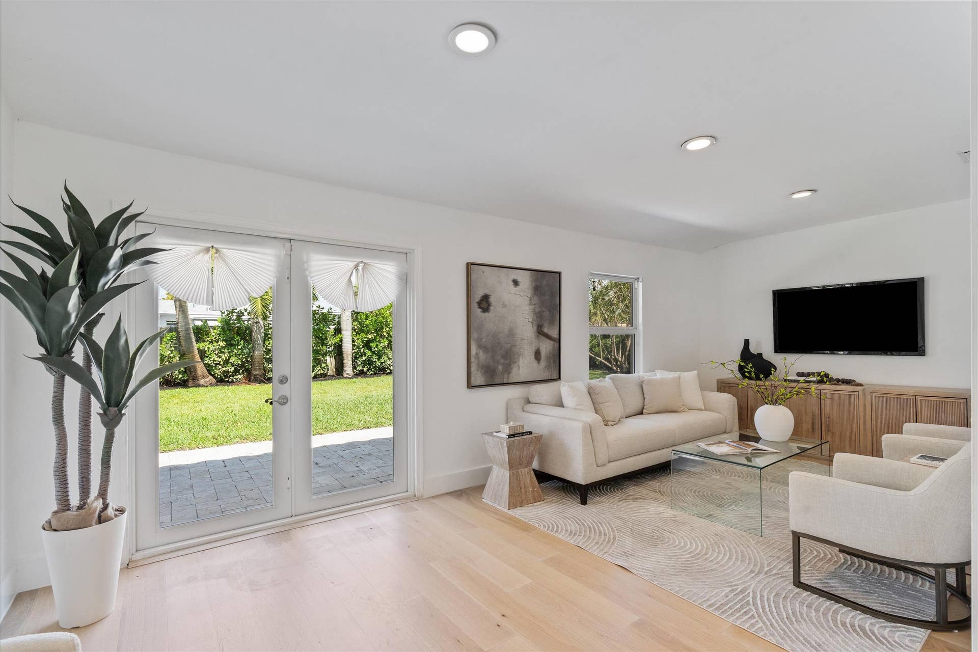 4461 NE 19th Avenue, Oakland Park, FL 33308 Living Room