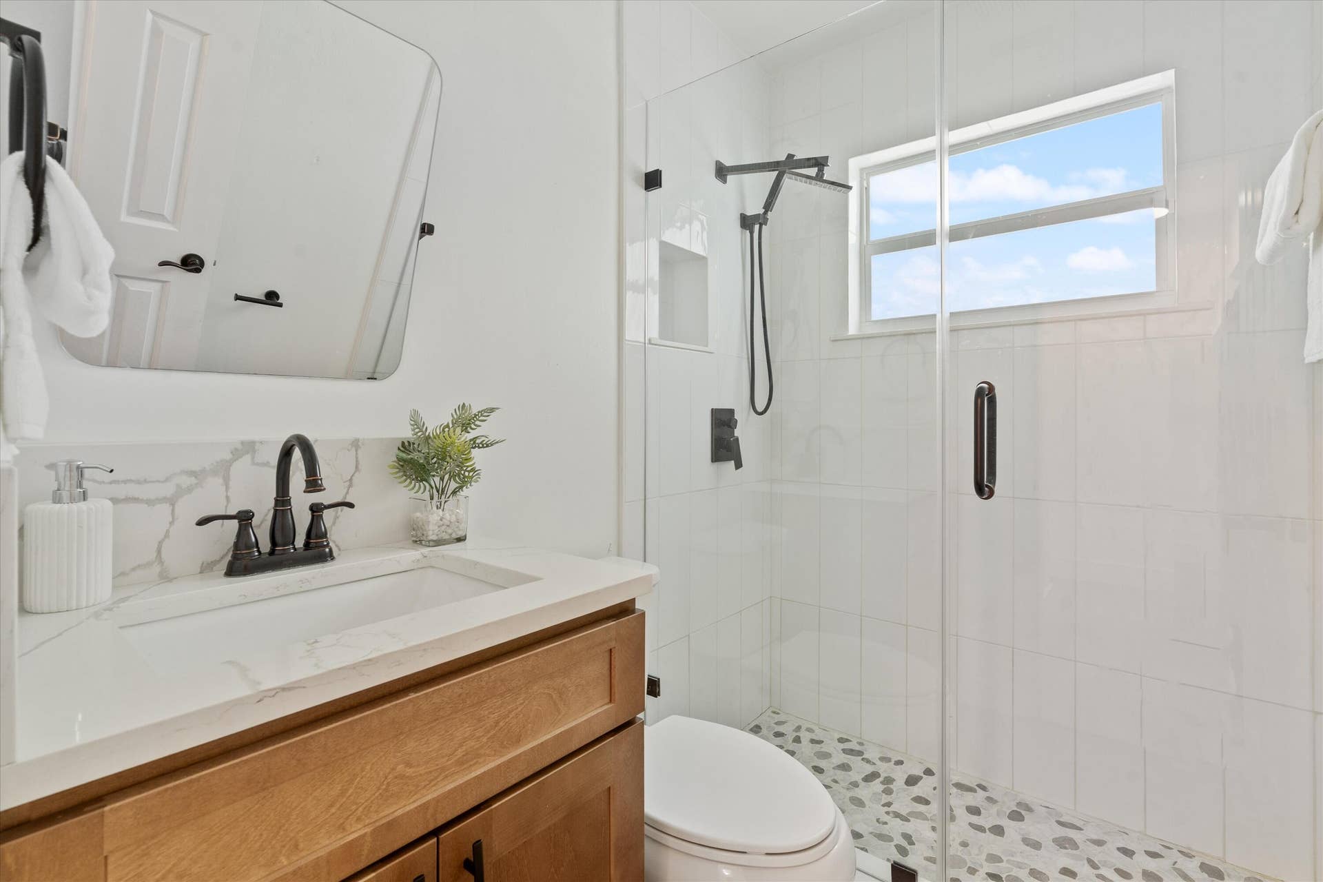 4461 NE 19th Avenue, Oakland Park, FL 33308 Bathroom