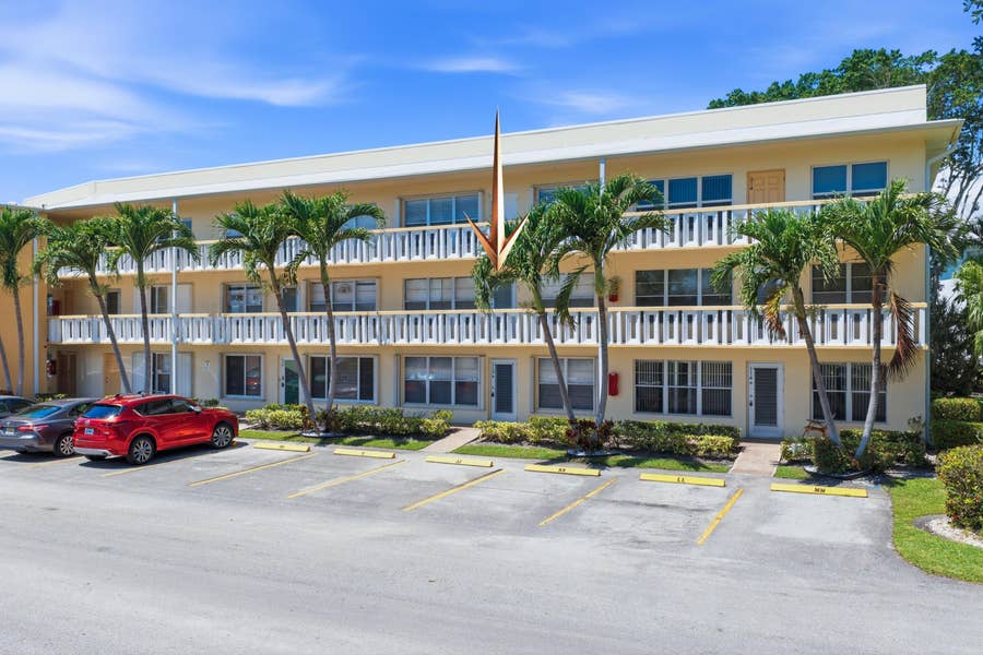 Property photo for 213 Wellington E, West Palm Beach, FL