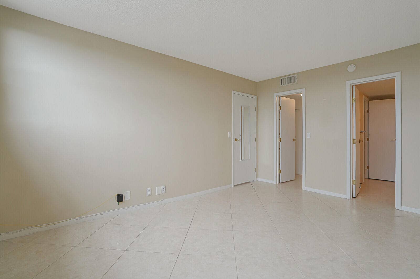 336 Golfview Road, #1115, North Palm Beach, FL 33408 Guest Bedroom