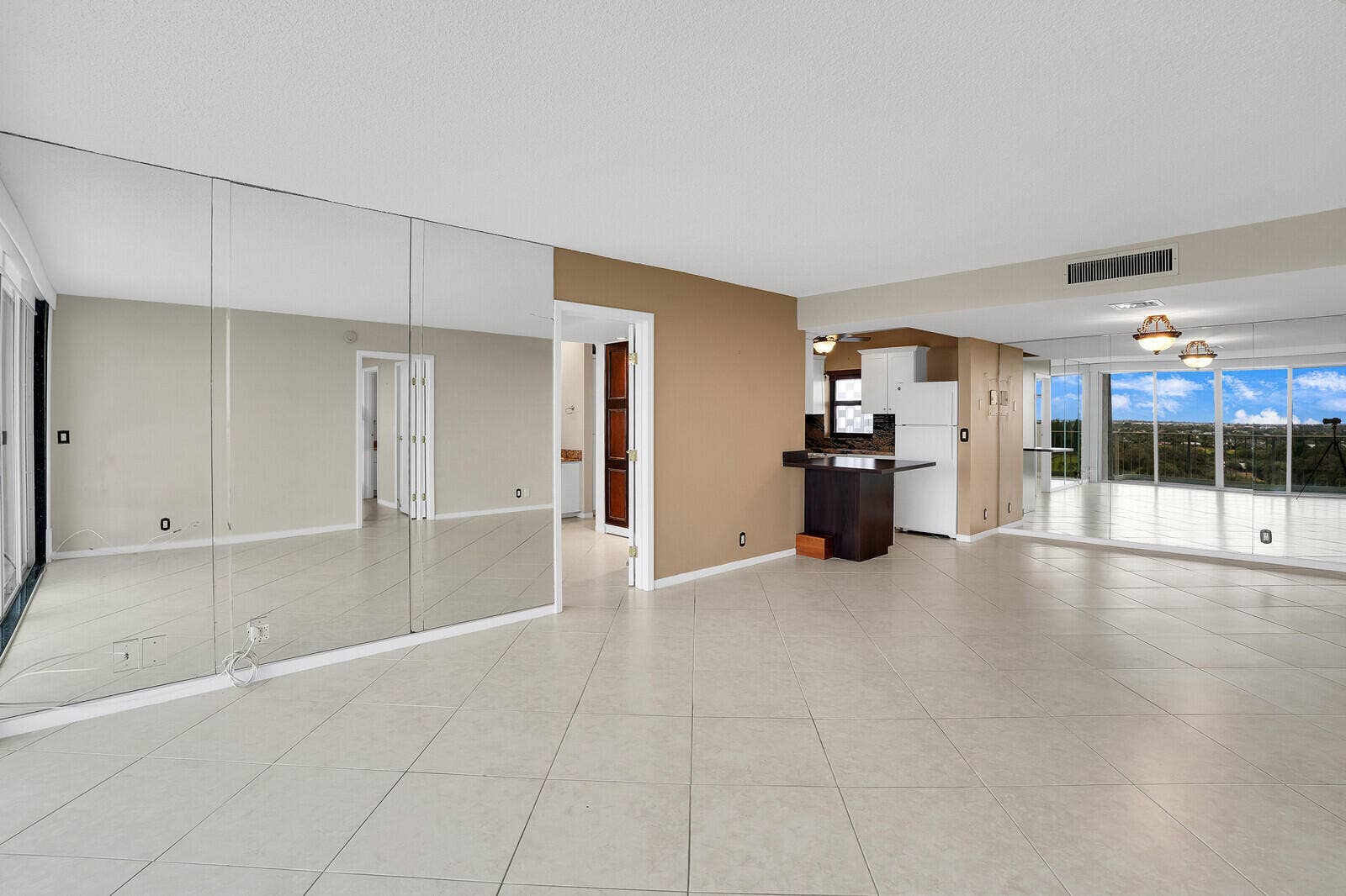 336 Golfview Road, #1115, North Palm Beach, FL 33408 Living